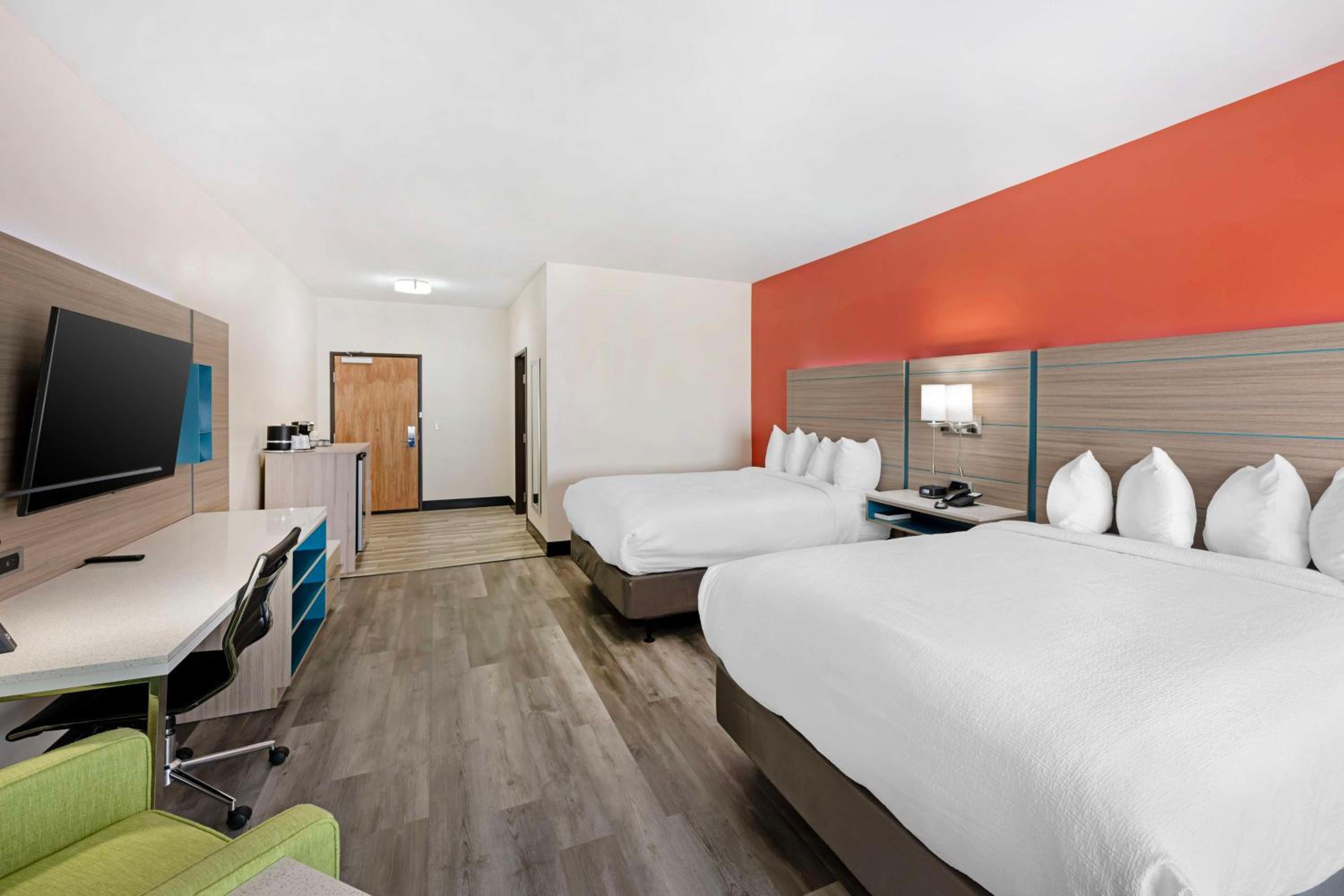 Queen Room with Two Queen Beds - Disability Access - Photo 1