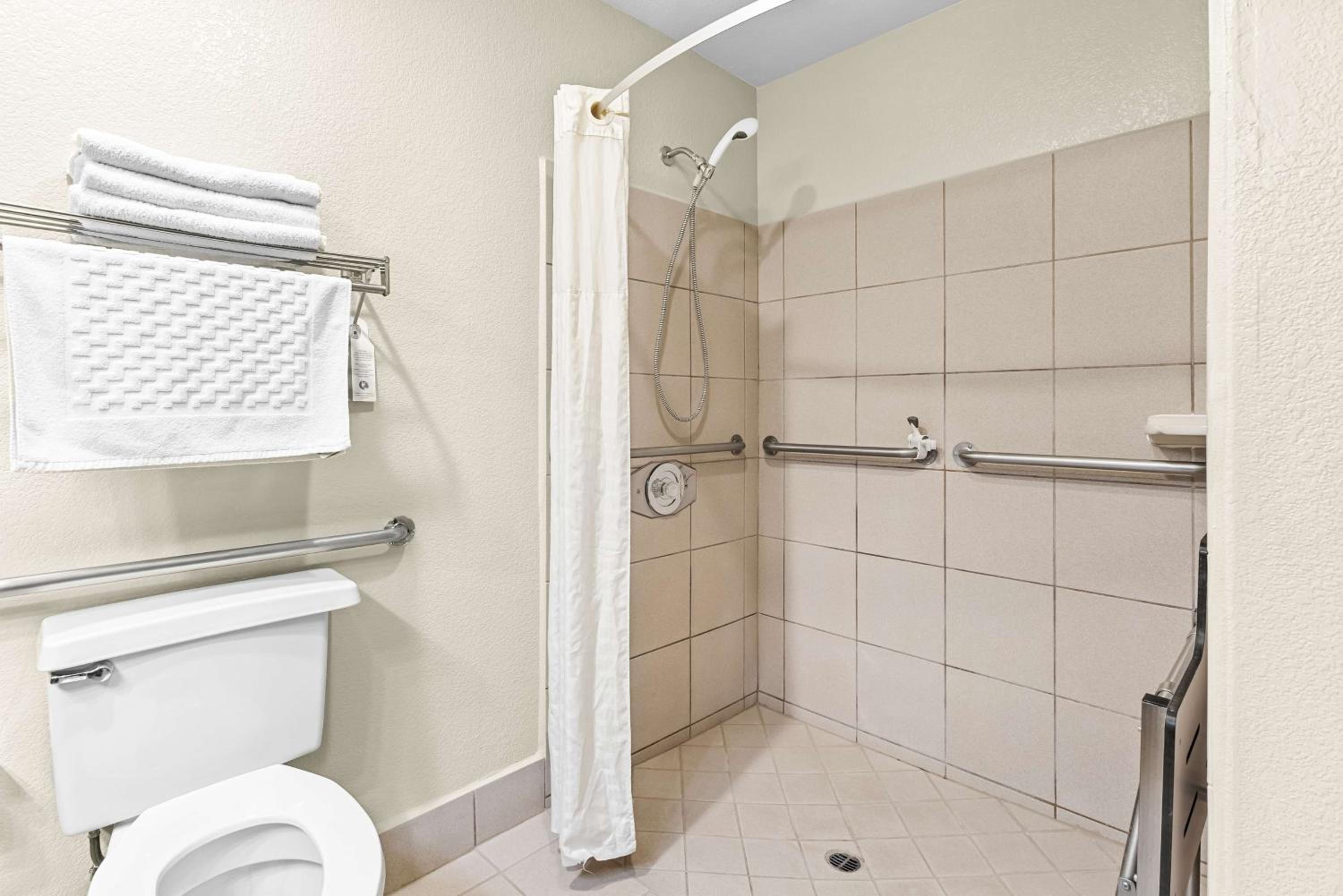 King Room with Walk-in Shower - Disability Access photo 2