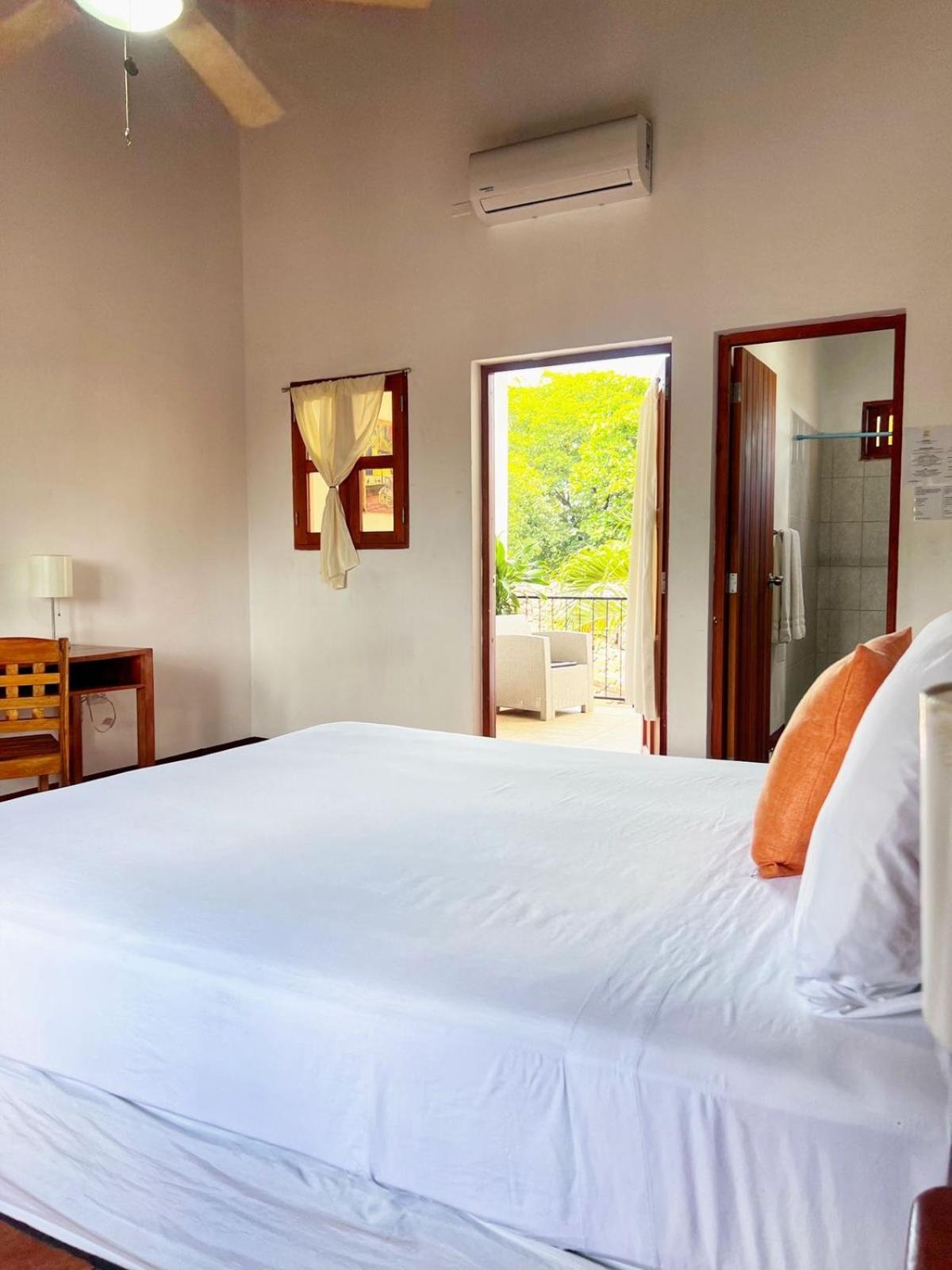 Deluxe Double Room with Balcony photo 3