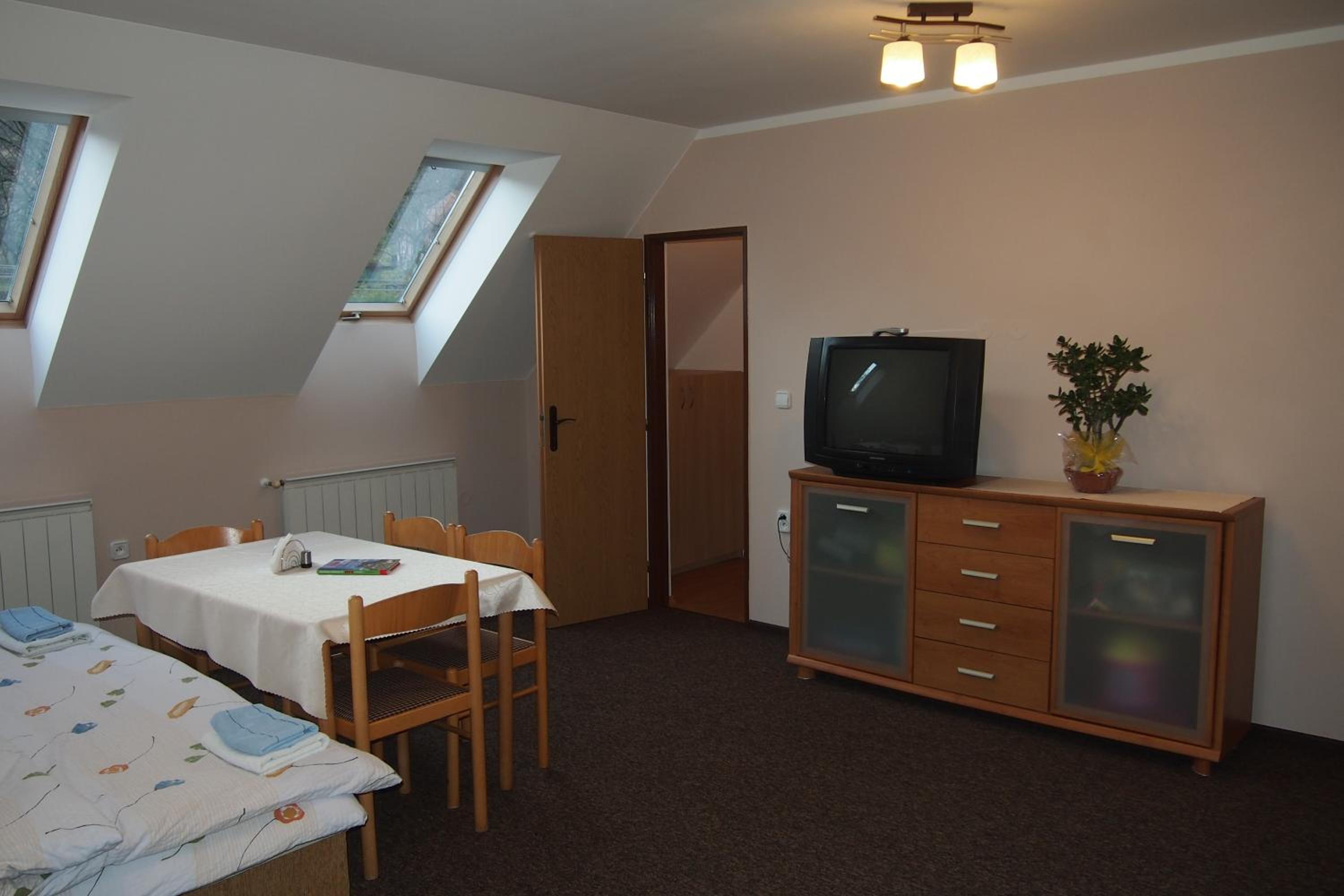 Triple Room with Balcony - Photo 6