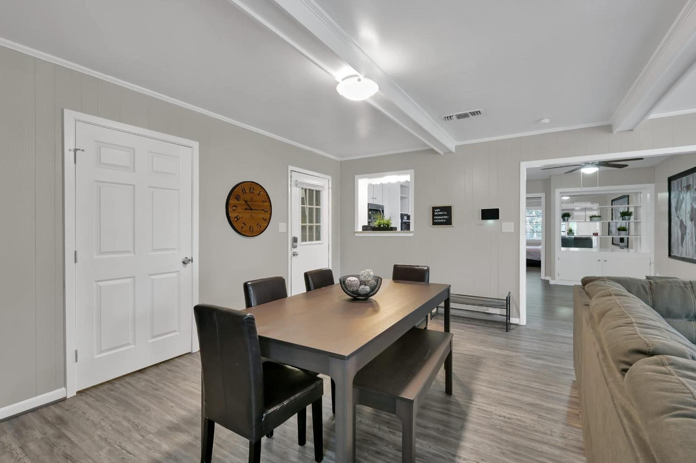 Family Room photo 3