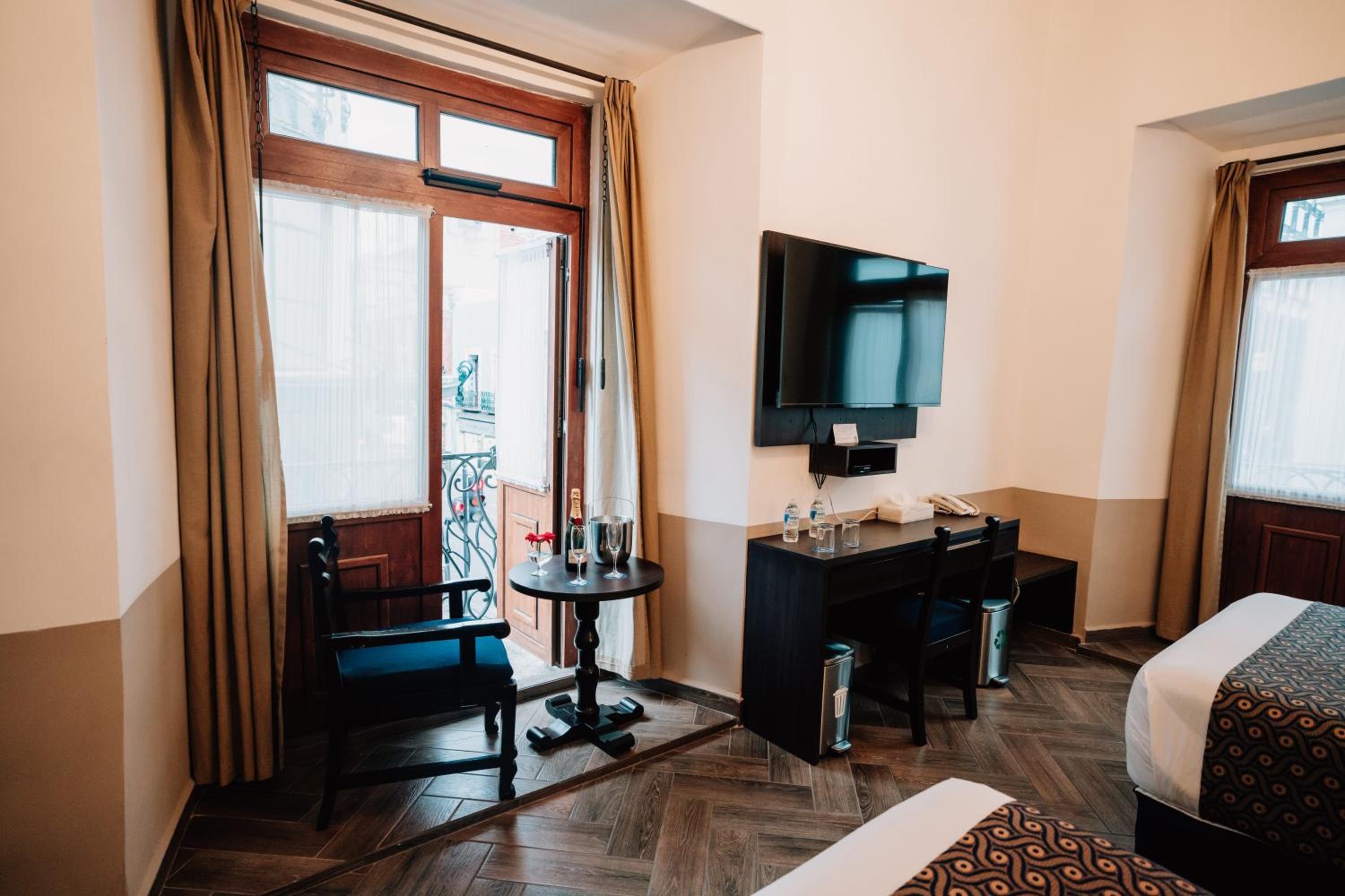 Deluxe King Room photo 1