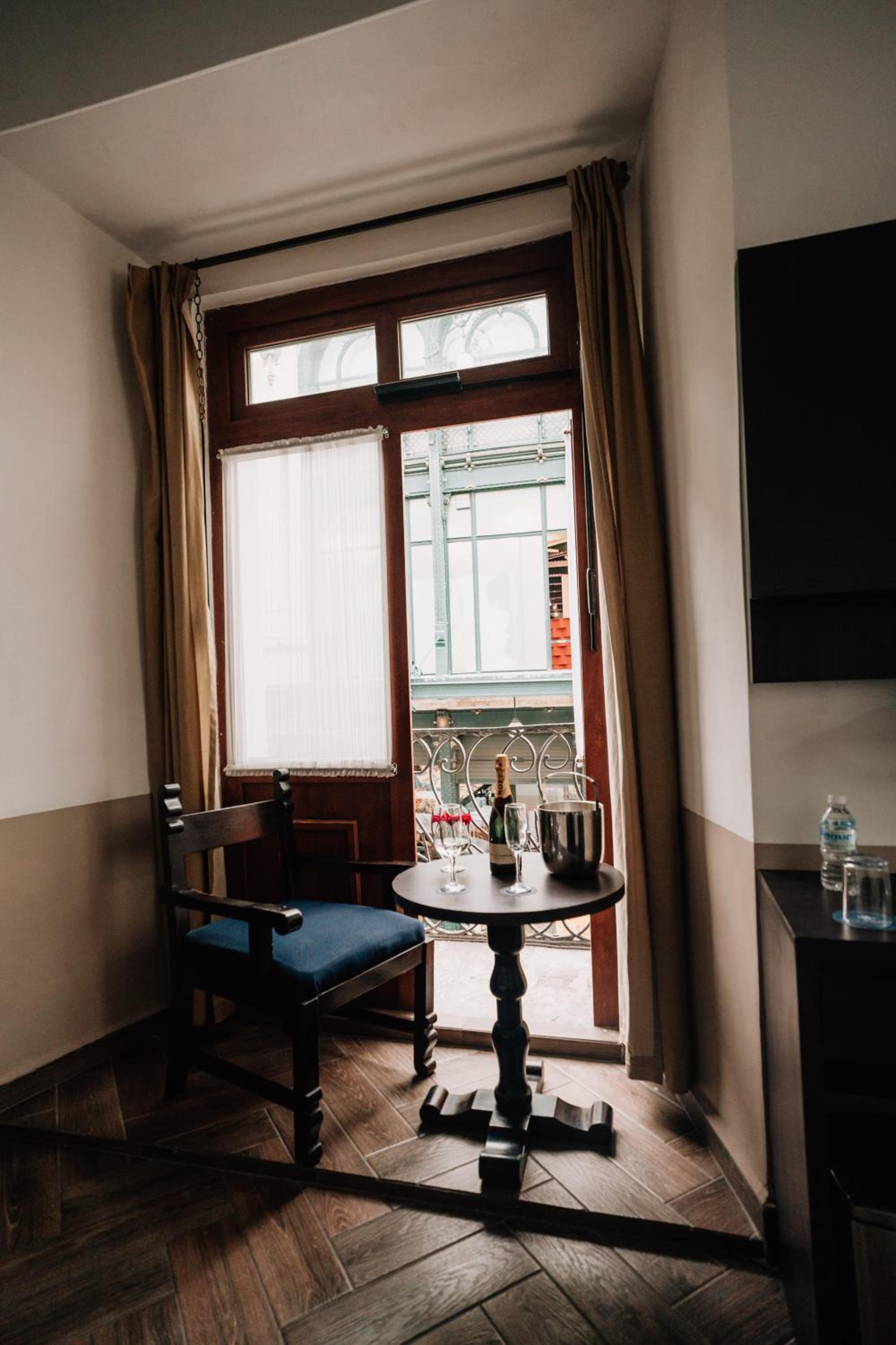Deluxe King Room photo 3