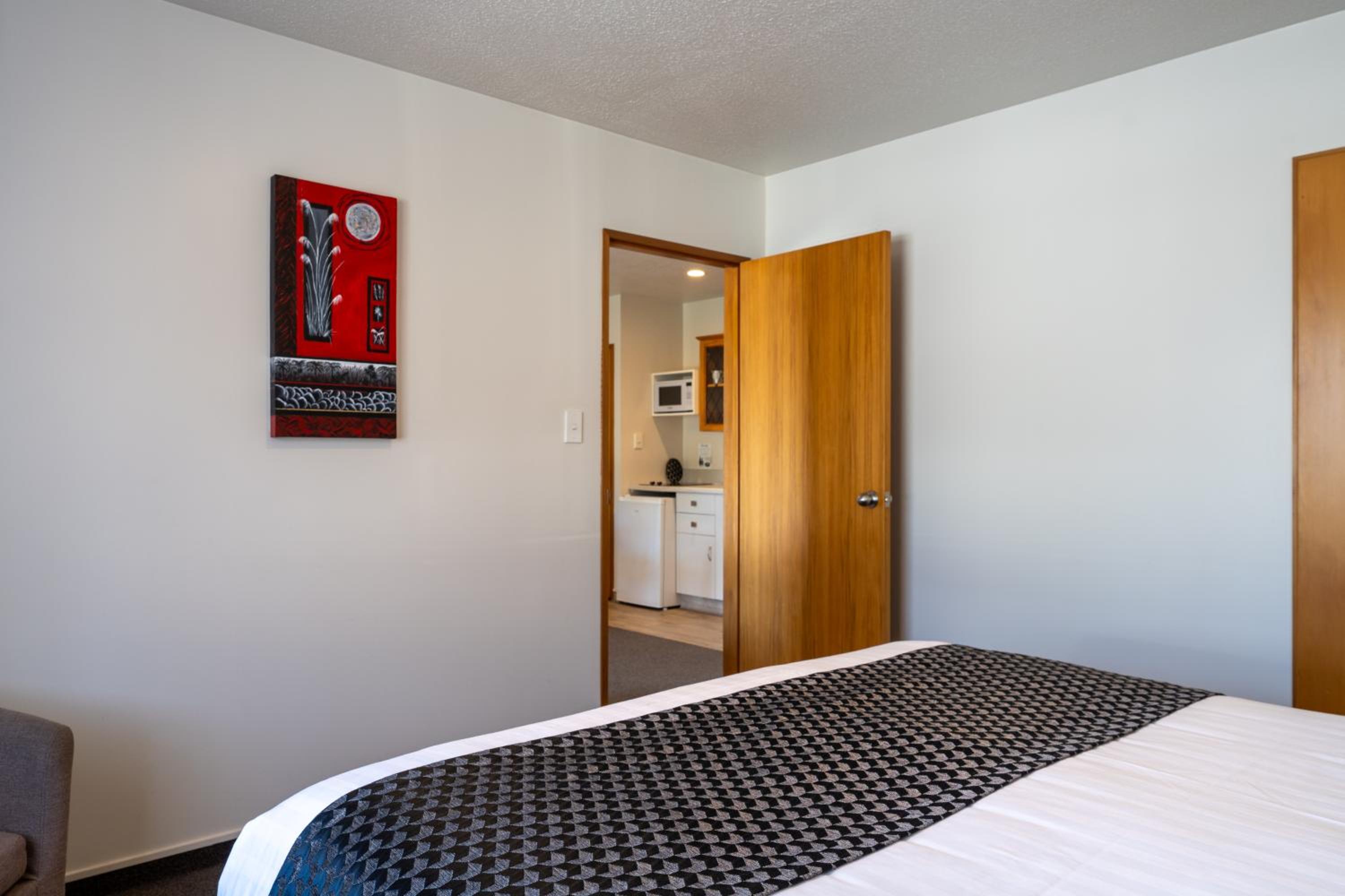 Two-Bedroom Apartment - Photo 8