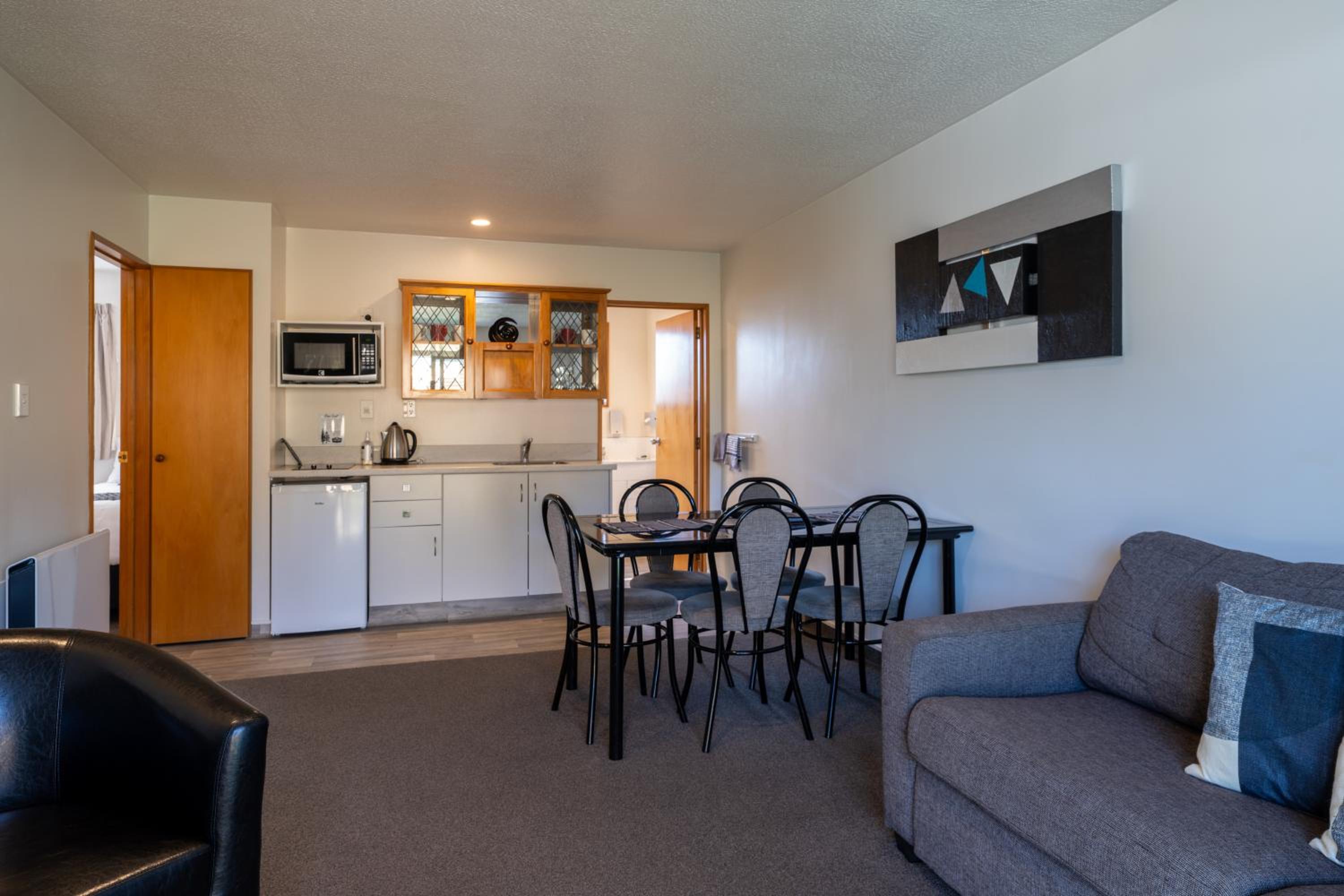 Two-Bedroom Apartment - Photo 2