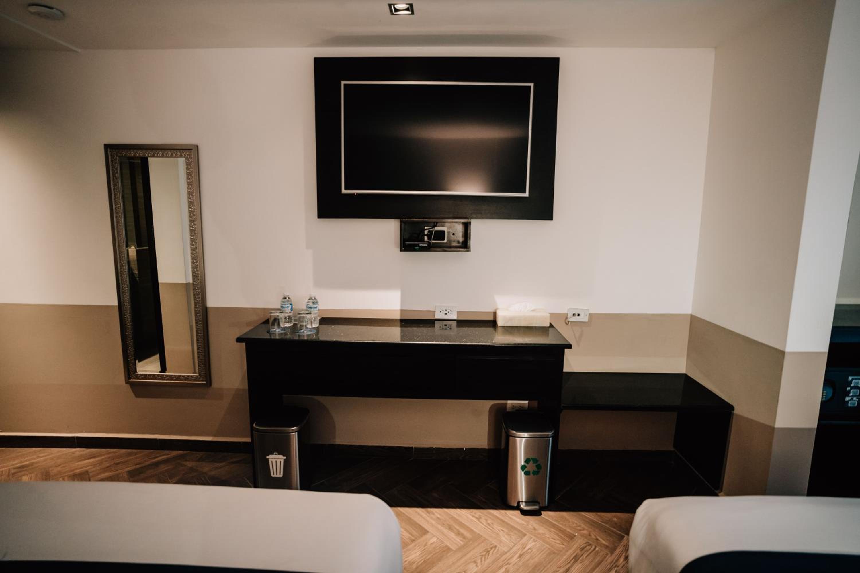 Deluxe Double Room with Two Double Beds photo 3