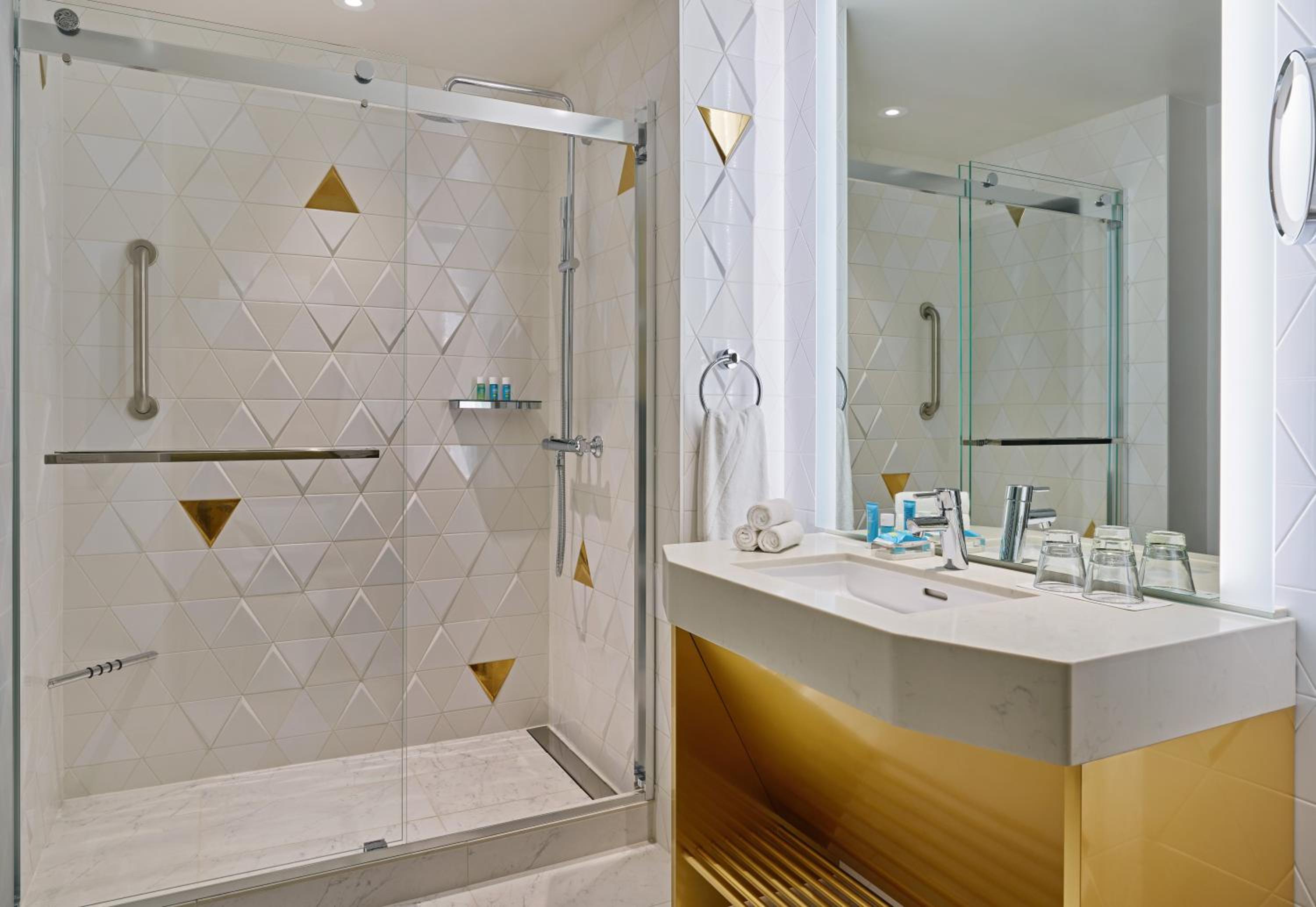 One-Bedroom Supreme King Suite - Photo 4