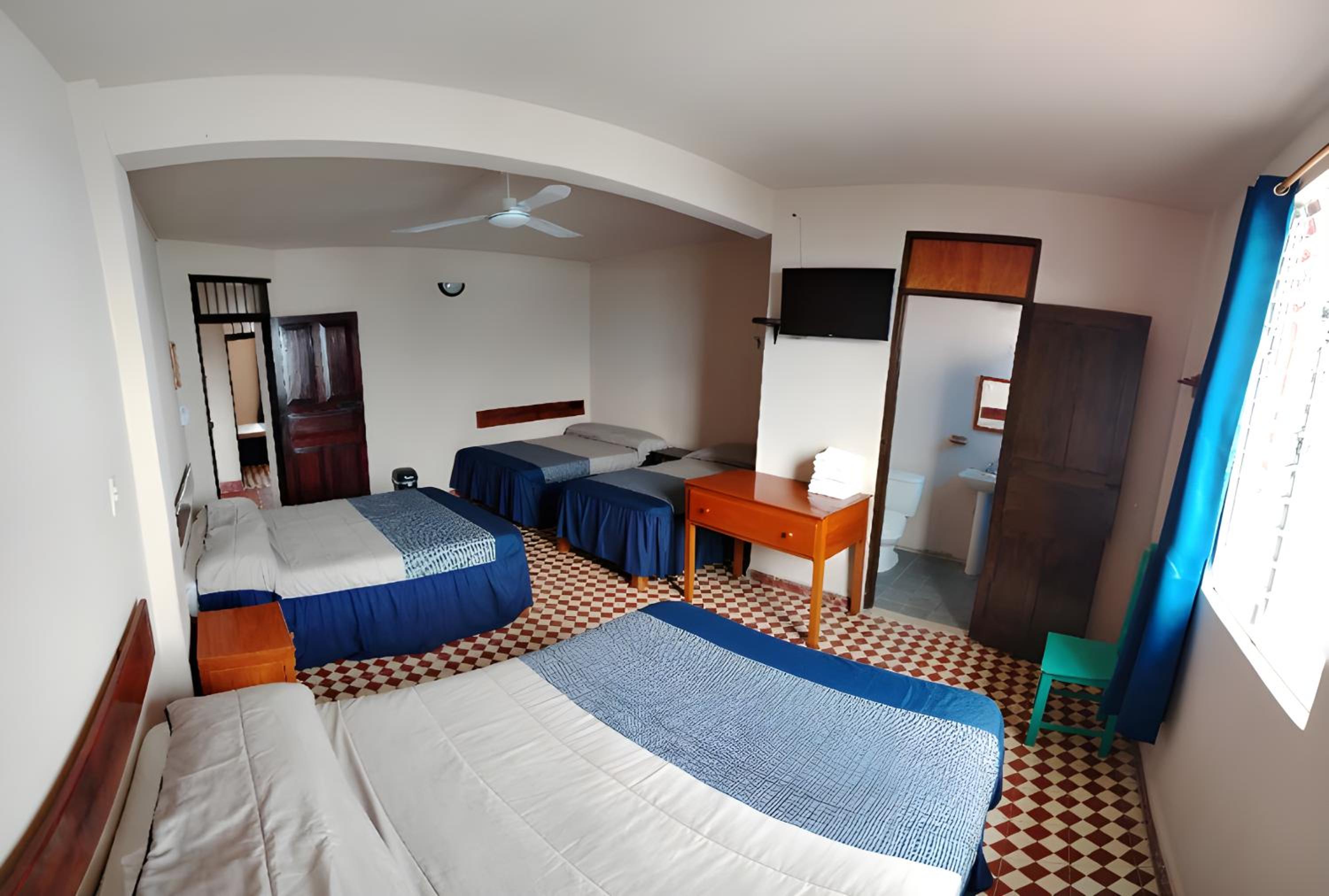 Quadruple Room with Private Bathroom photo 1