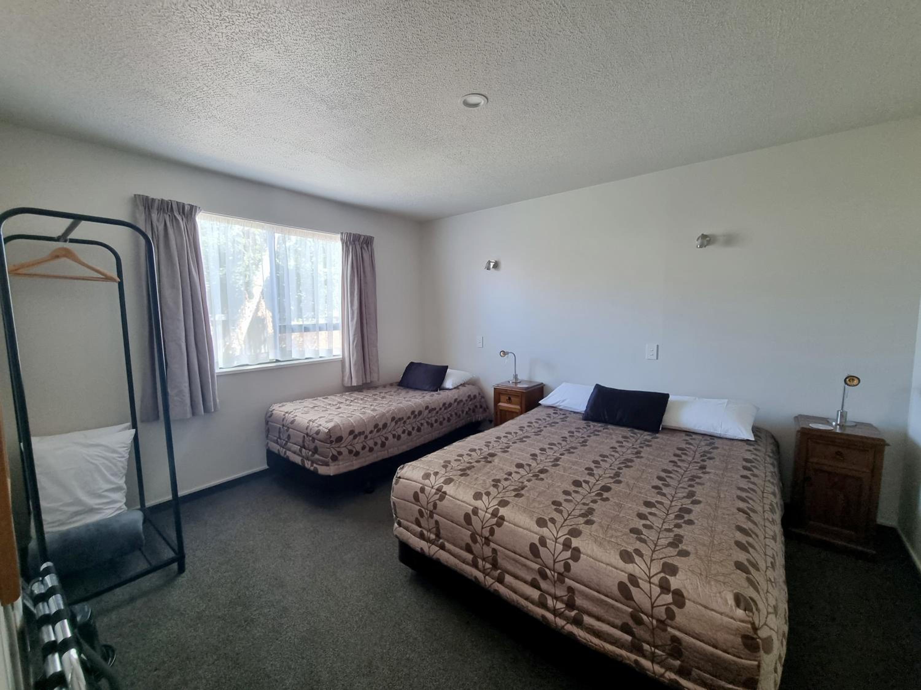 Two-Bedroom Apartment with Accessible Shower - Photo 7