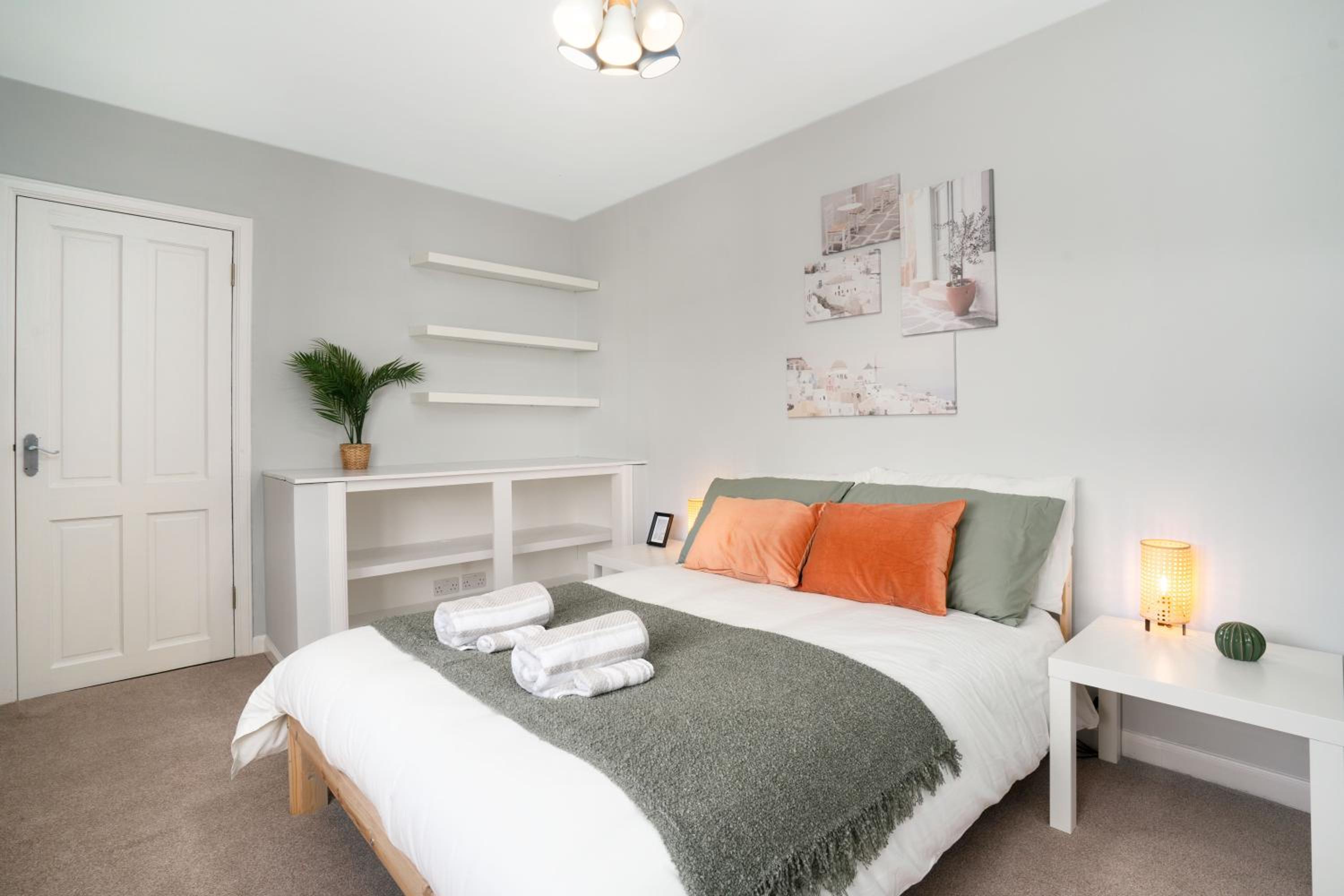 Three-Bedroom House photo 2