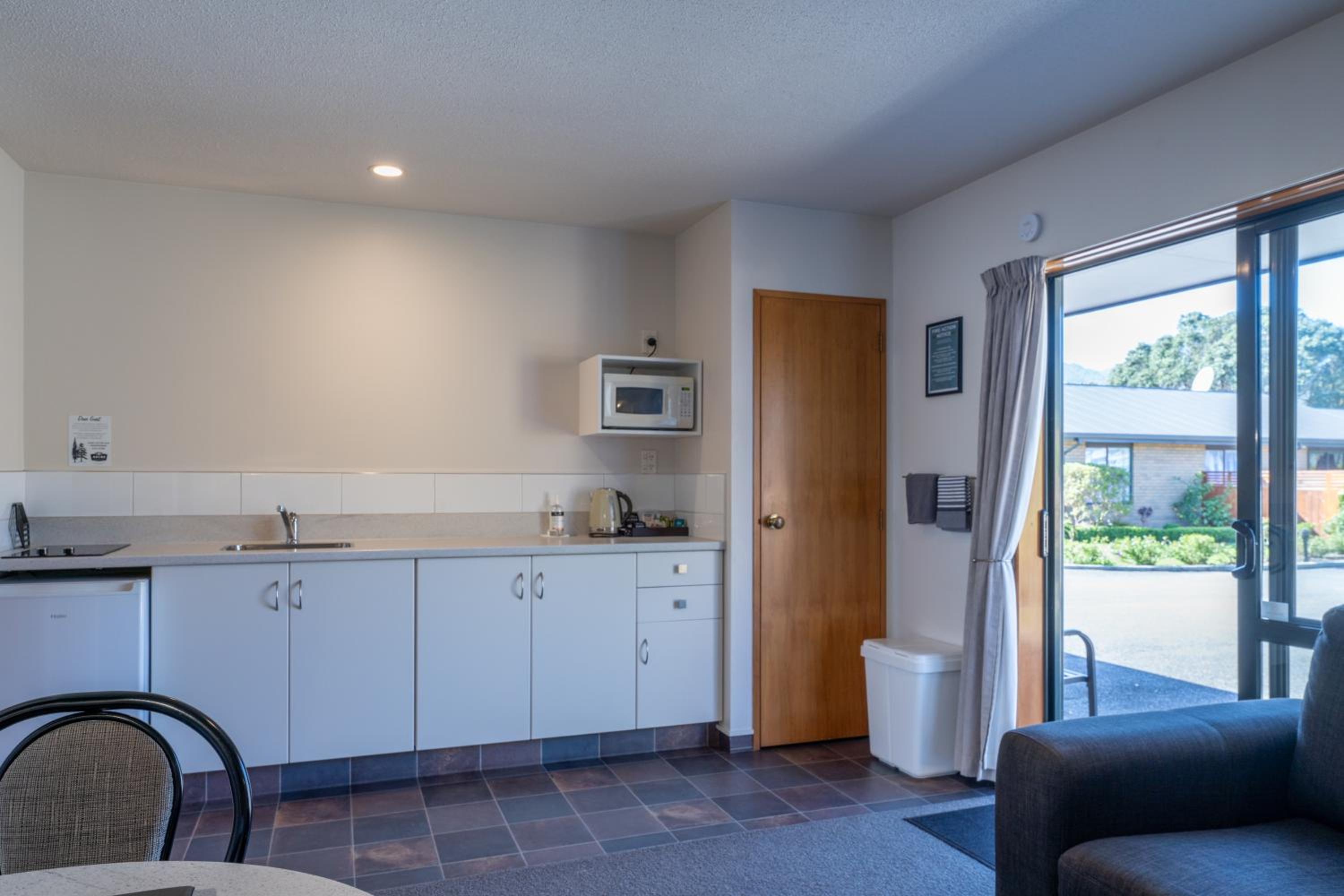 Deluxe King Suite photo 3
