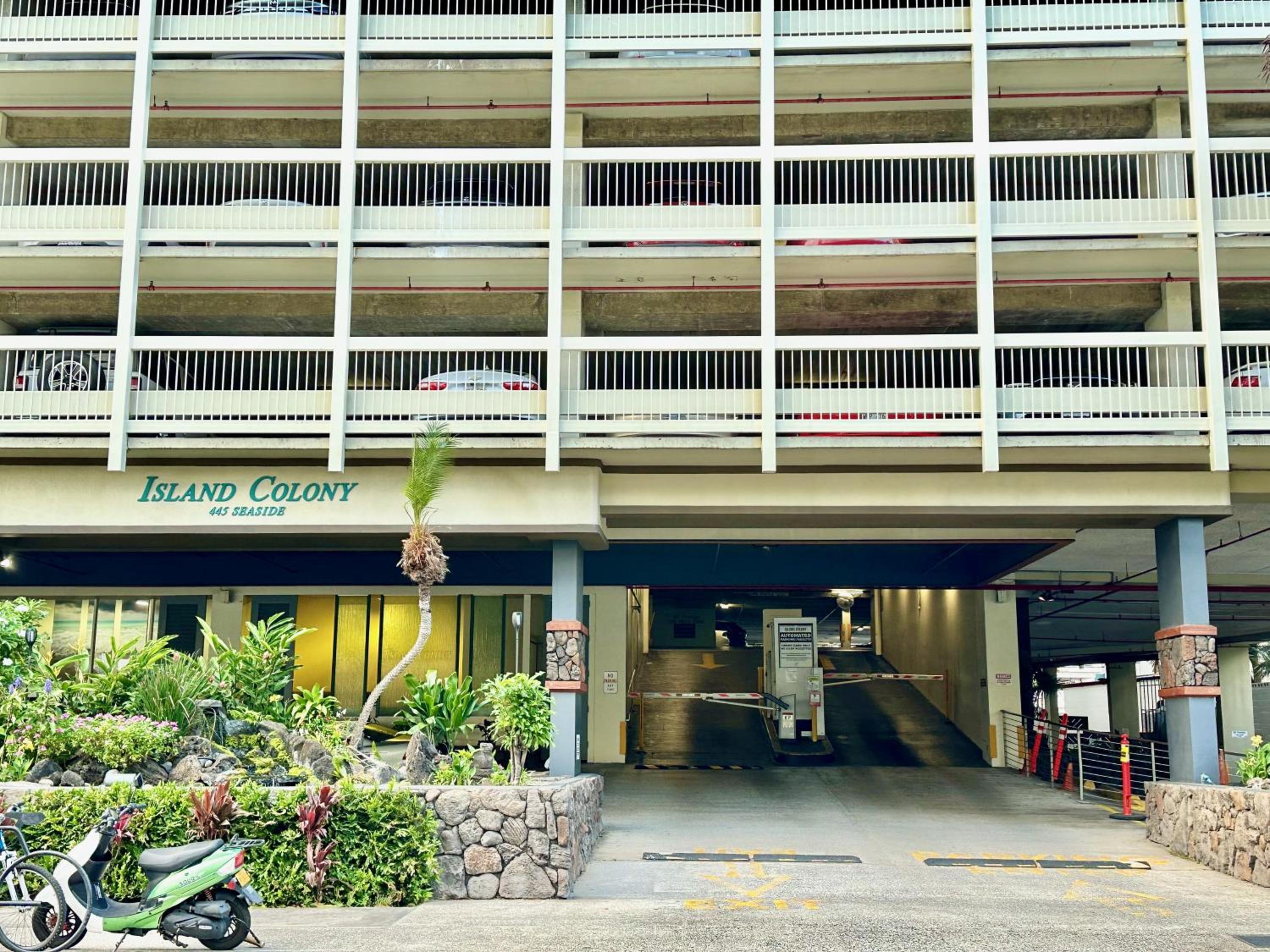 Amazing View Waikiki Beach 28th Floor 1BR Family and Group Condo: One-Bedroom Apartment photo