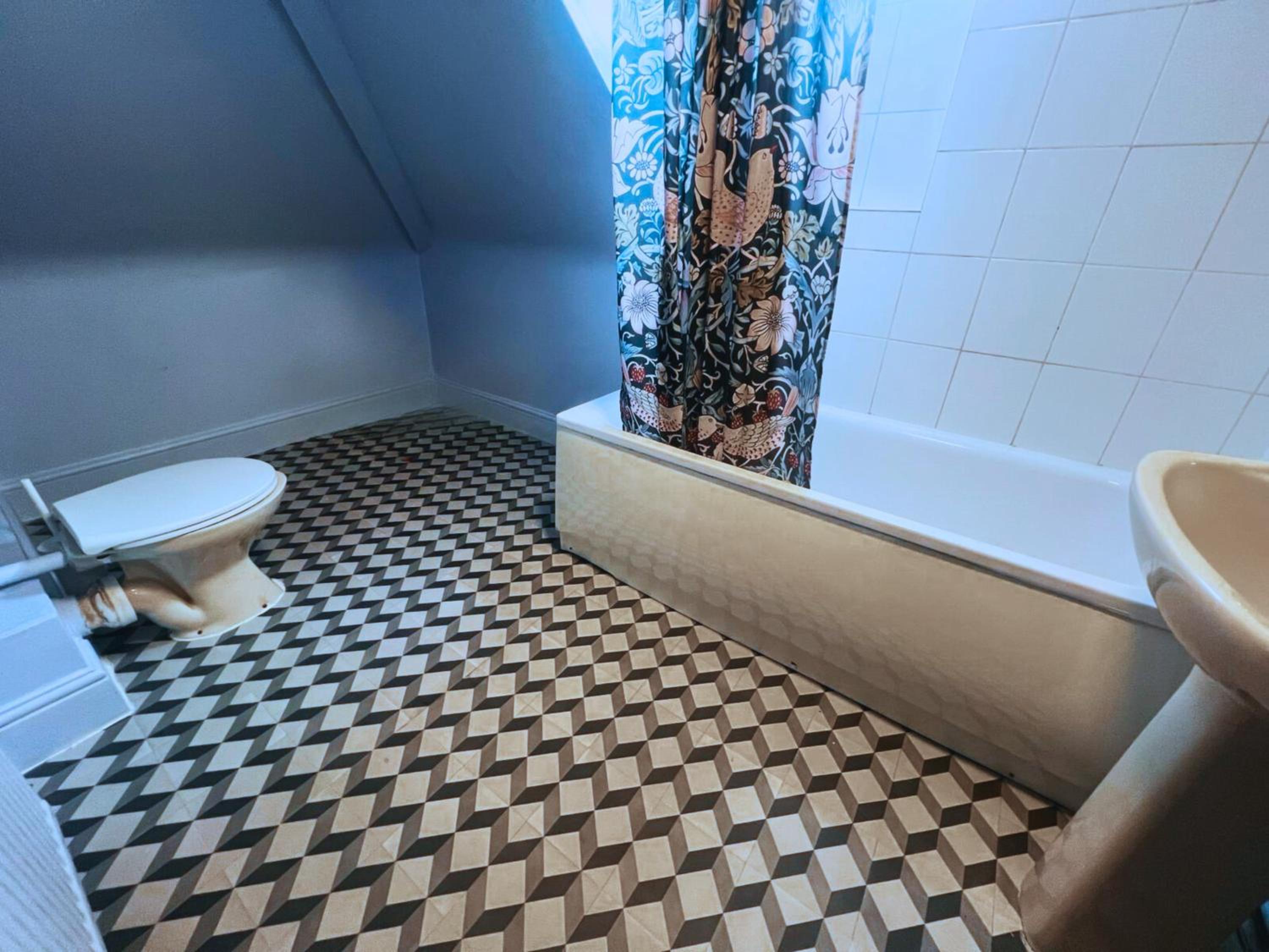 Double Room with Shared Bathroom photo 3