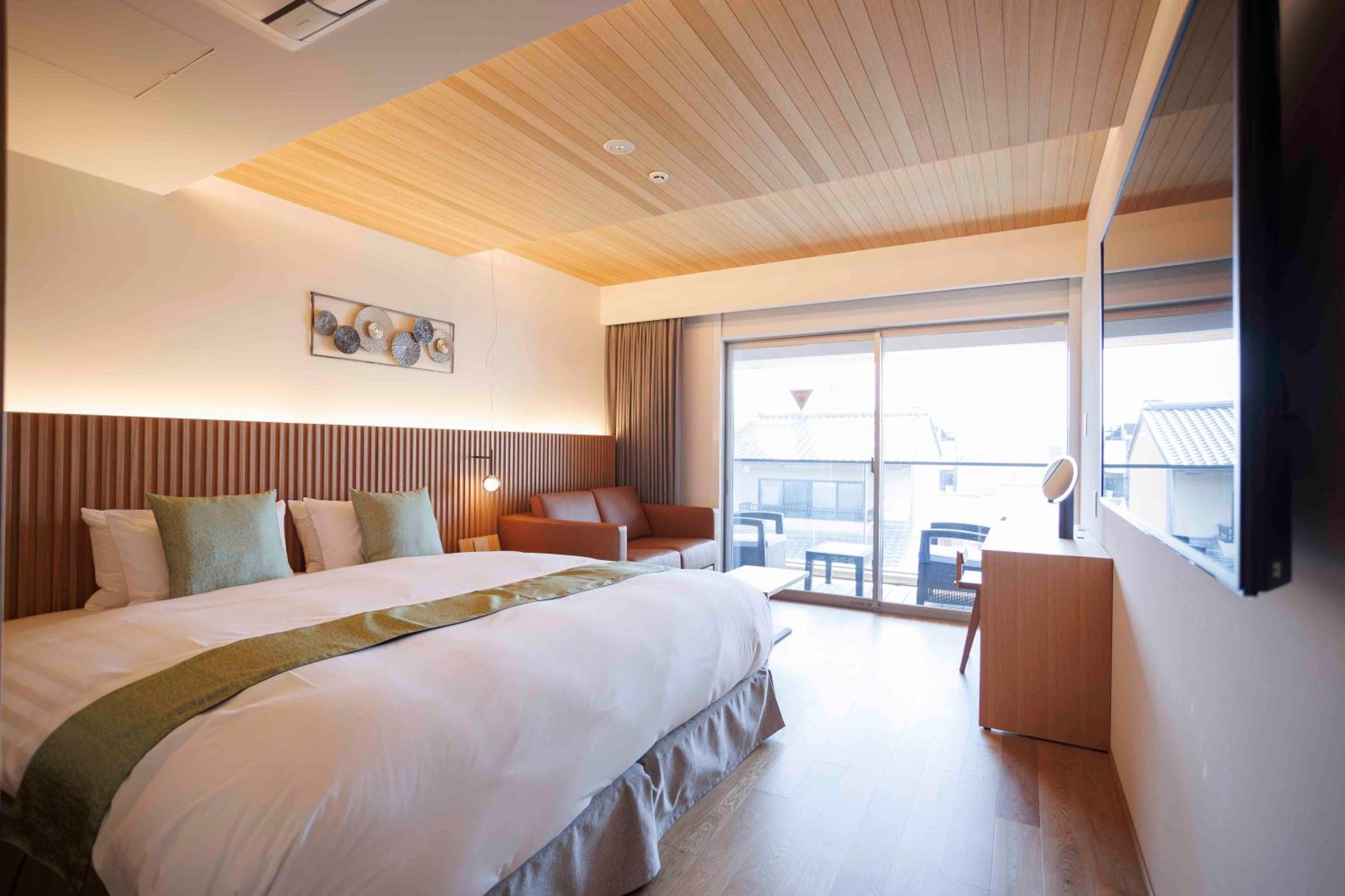 King Room with Balcony - Photo 1