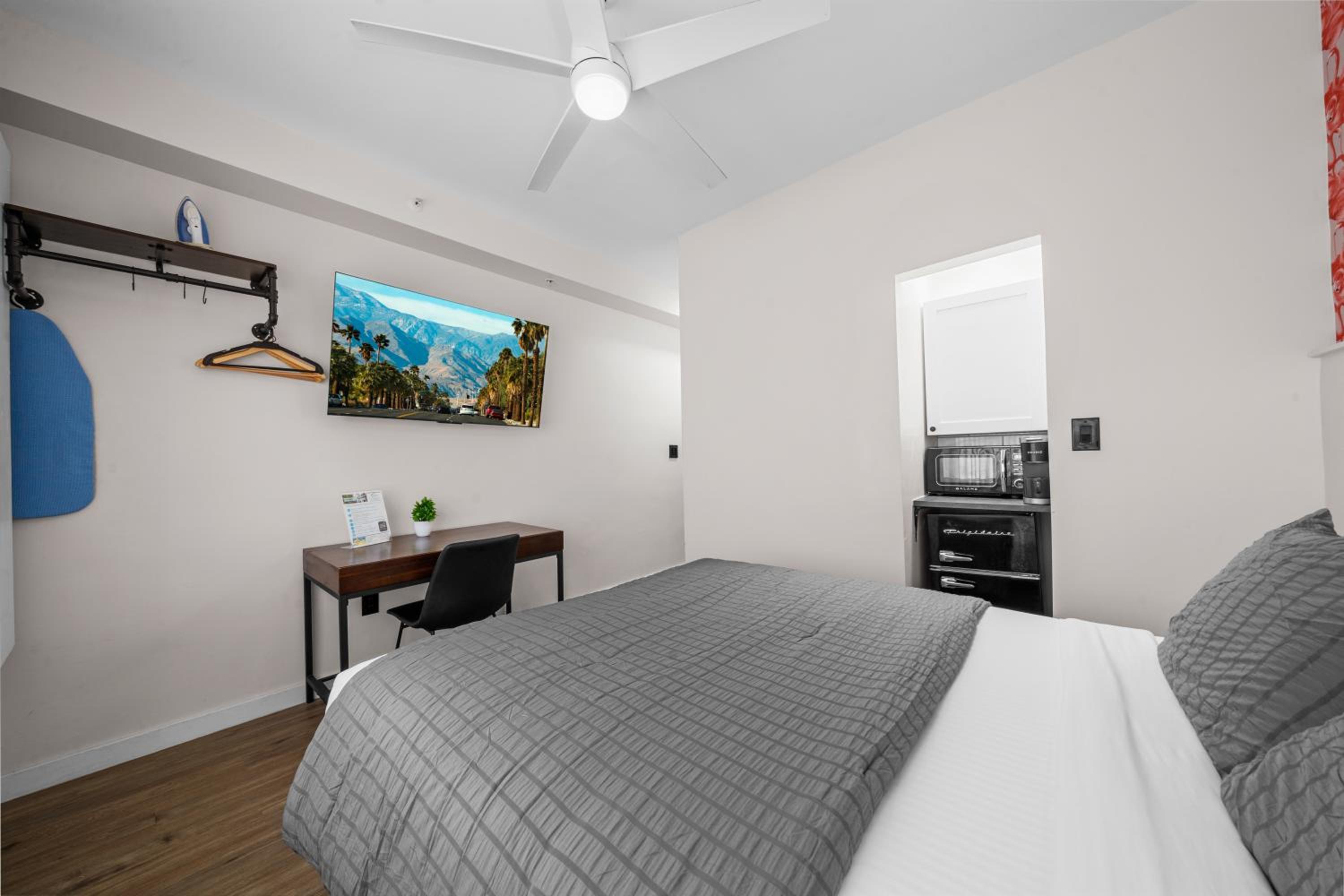 Standard Queen Room - Photo 4