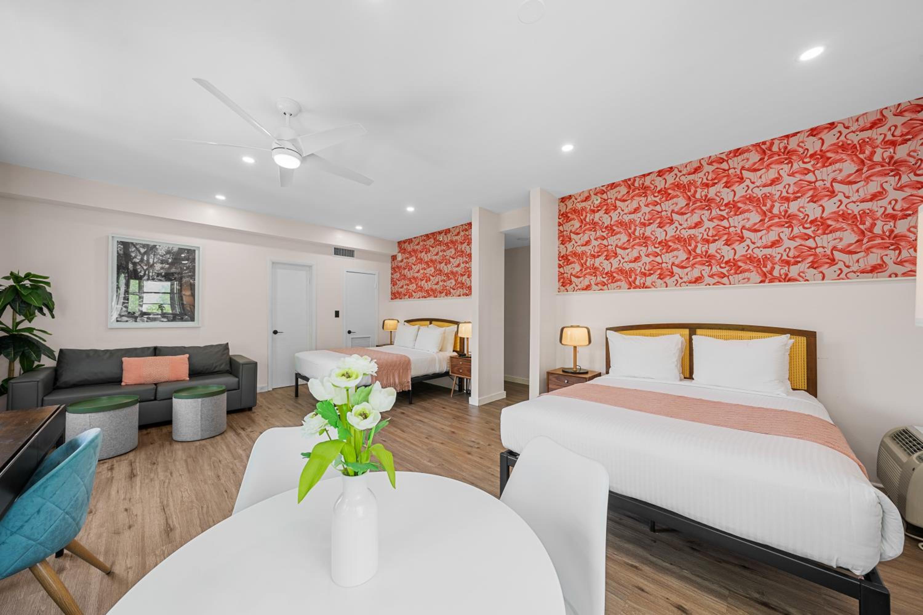 Junior Suite Two Queen Park View with Kitchenette and Sofa Bed - Photo 3