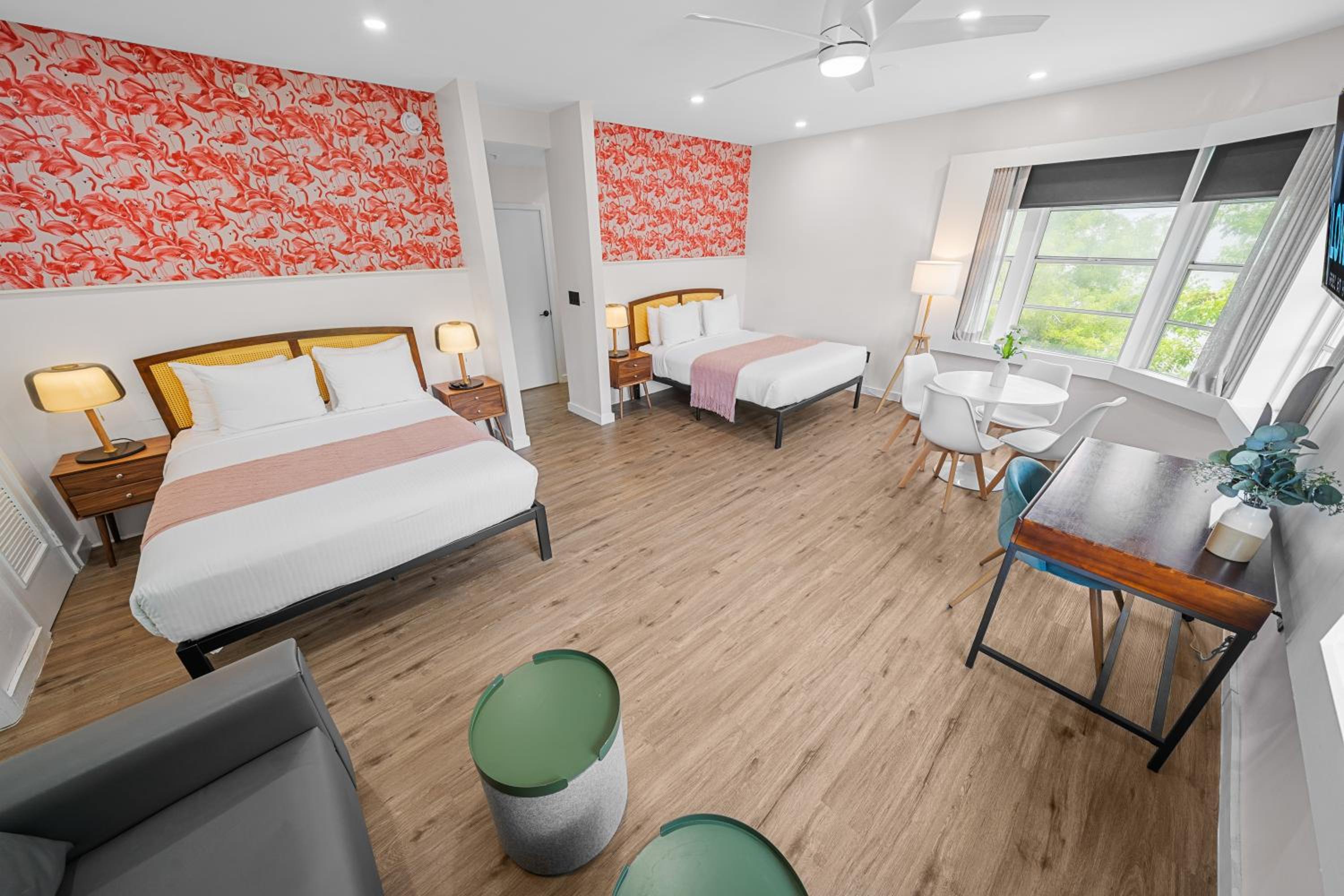 Junior Suite Two Queen Park View with Kitchenette and Sofa Bed - Photo 1