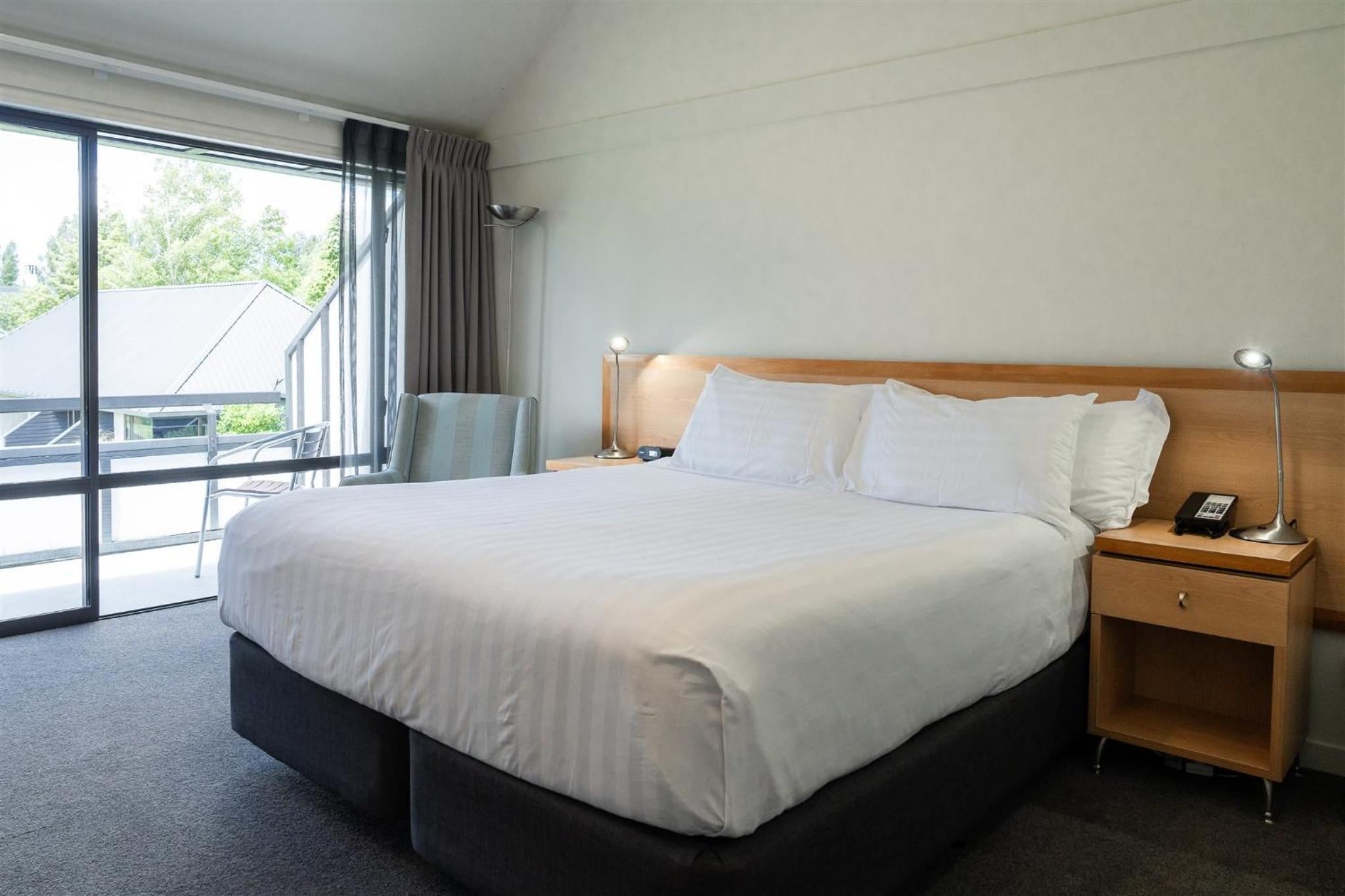 Hotel Room - Photo 1