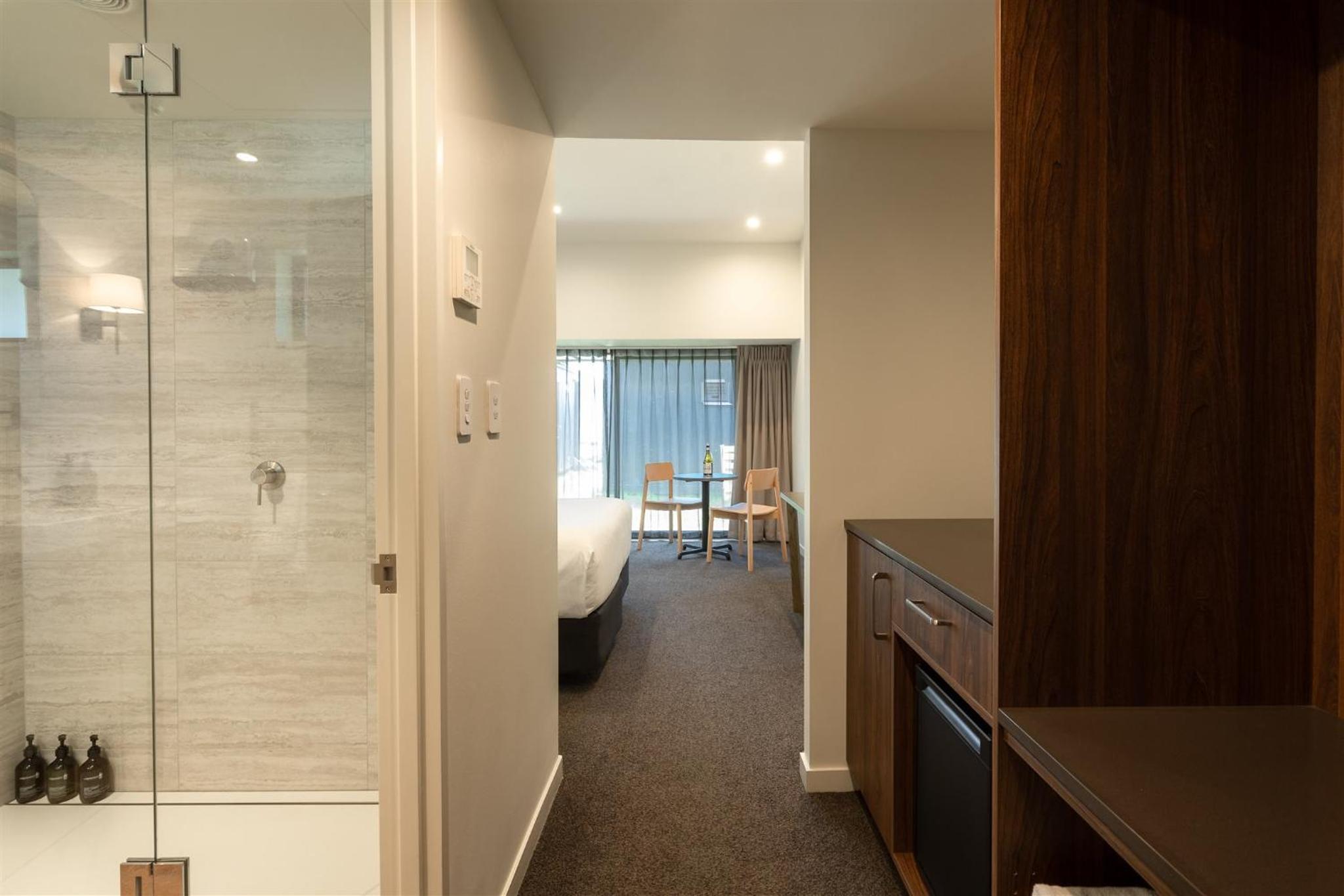 Premium Hotel Room - Photo 9