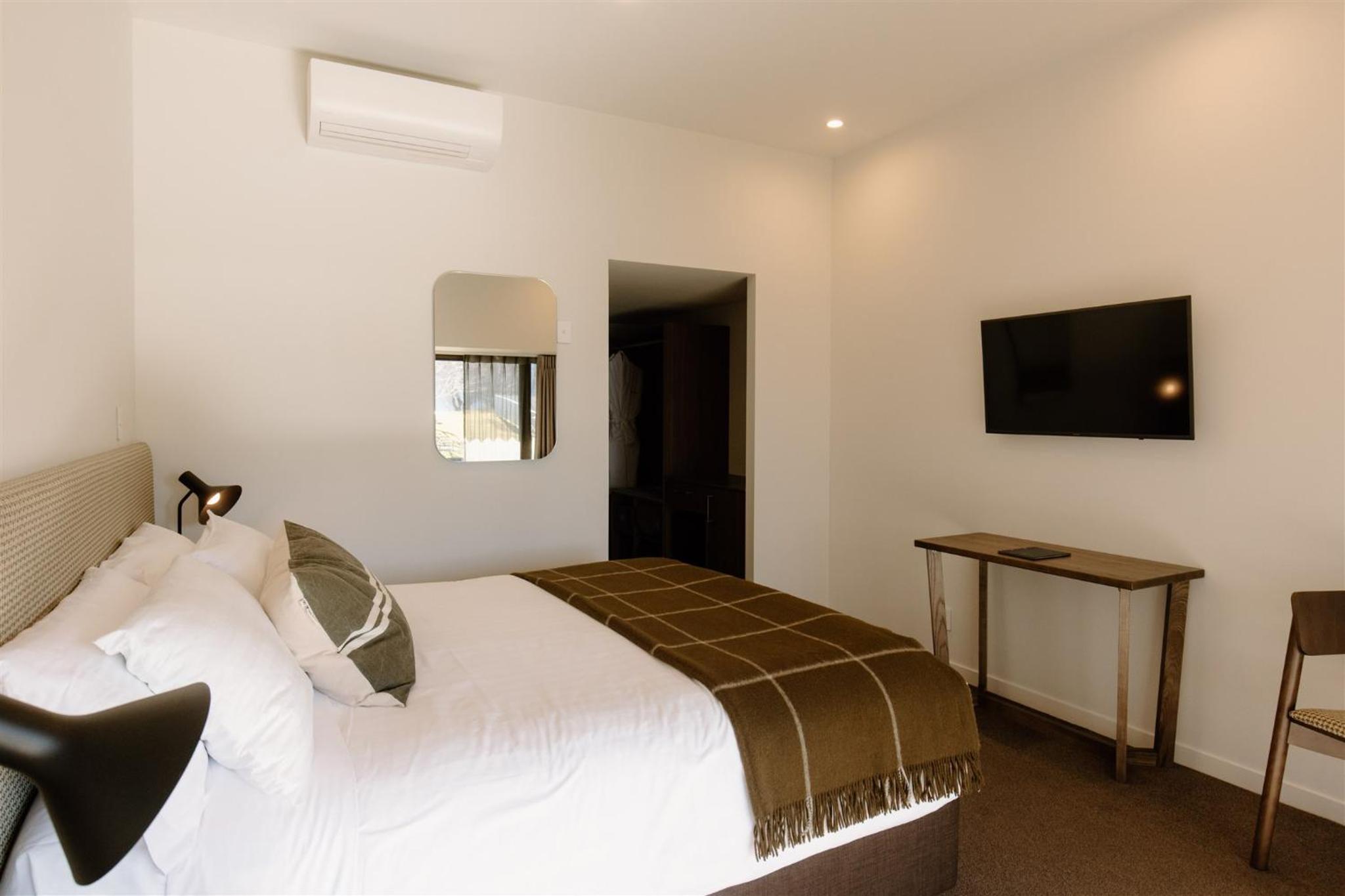 Premium Hotel Room - Photo 5