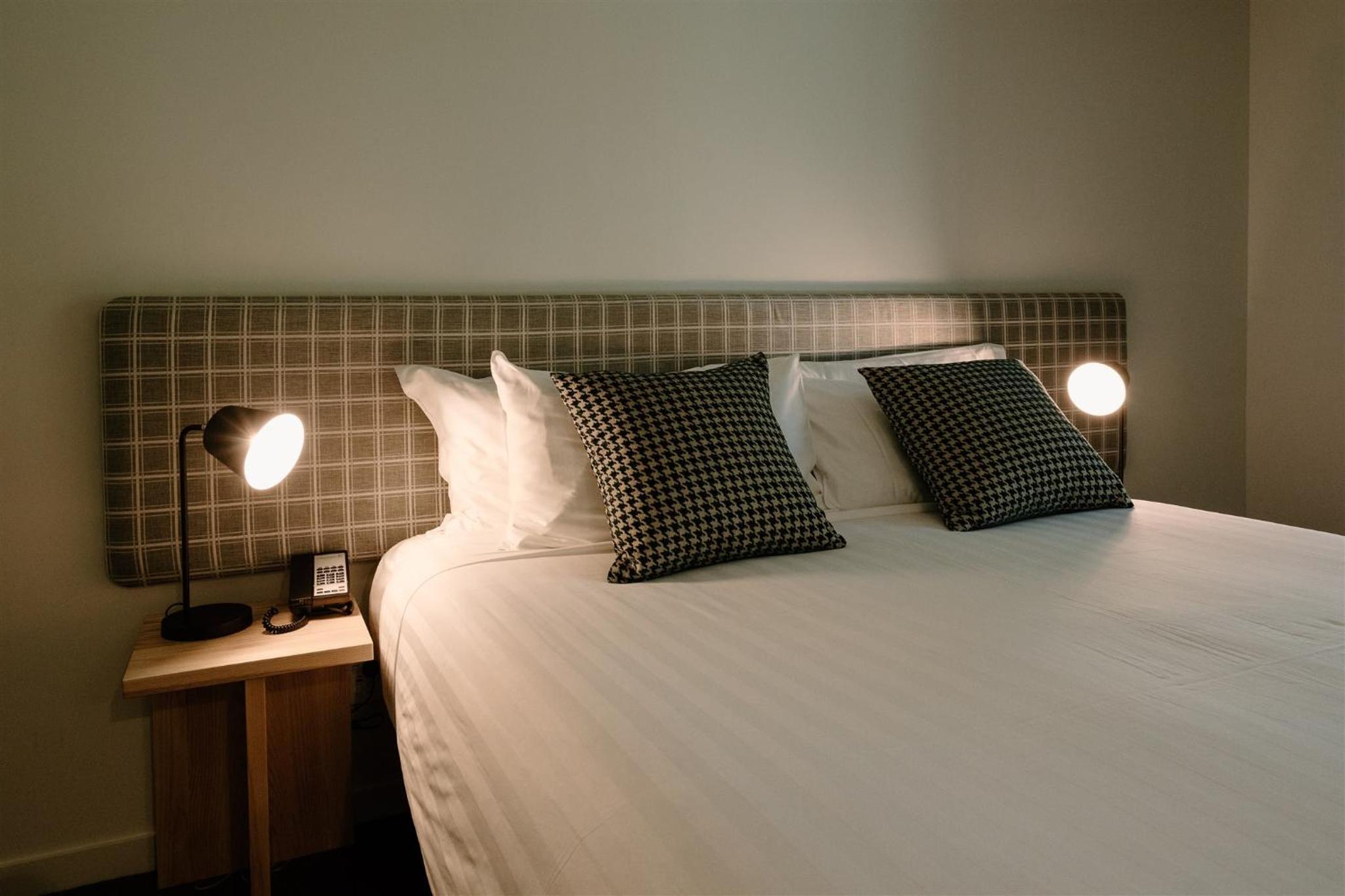 Premium Hotel Room - Photo 6
