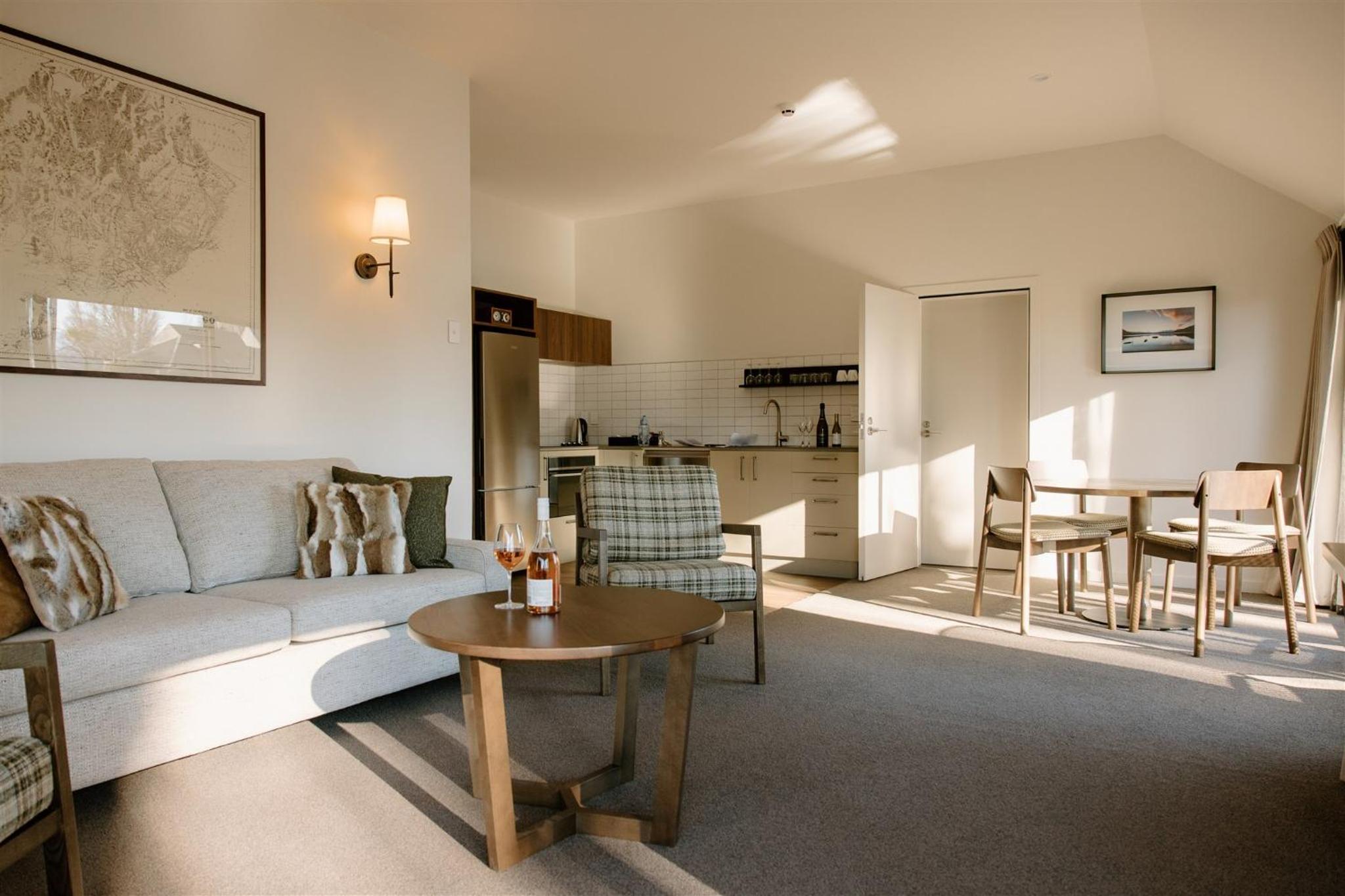 Premium Suite - Photo 5