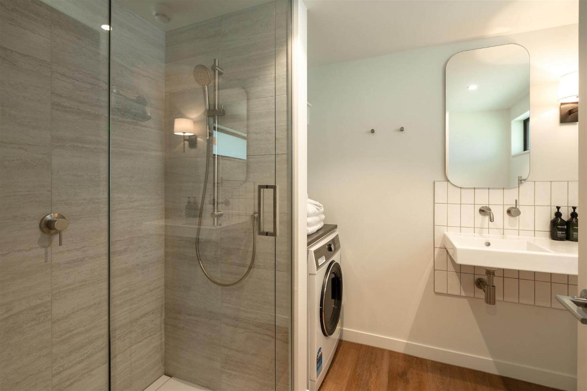 Premium Suite - Photo 4