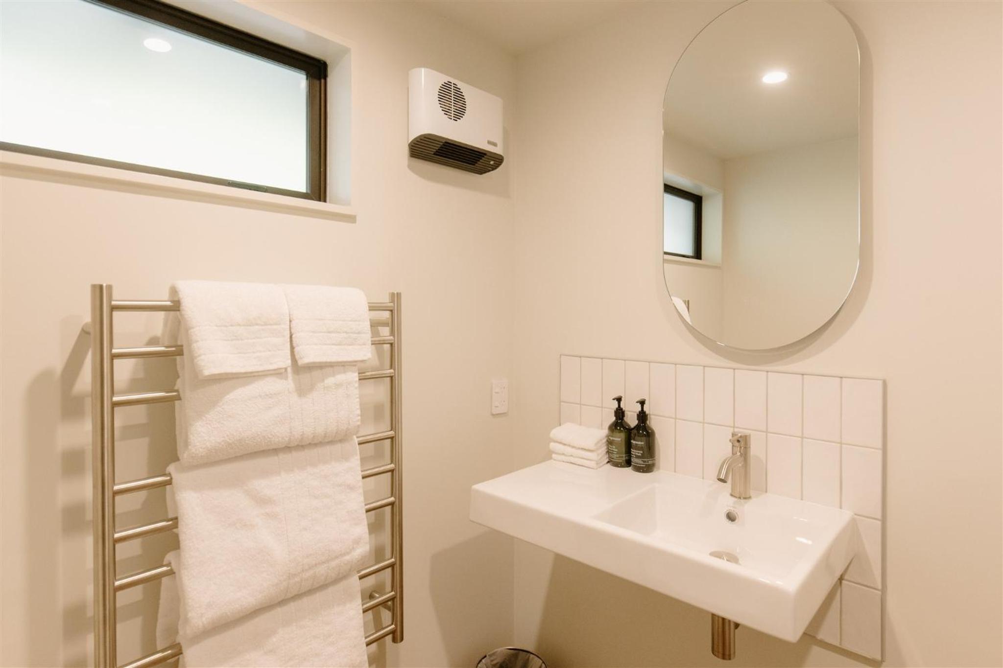 Premium Suite - Photo 10