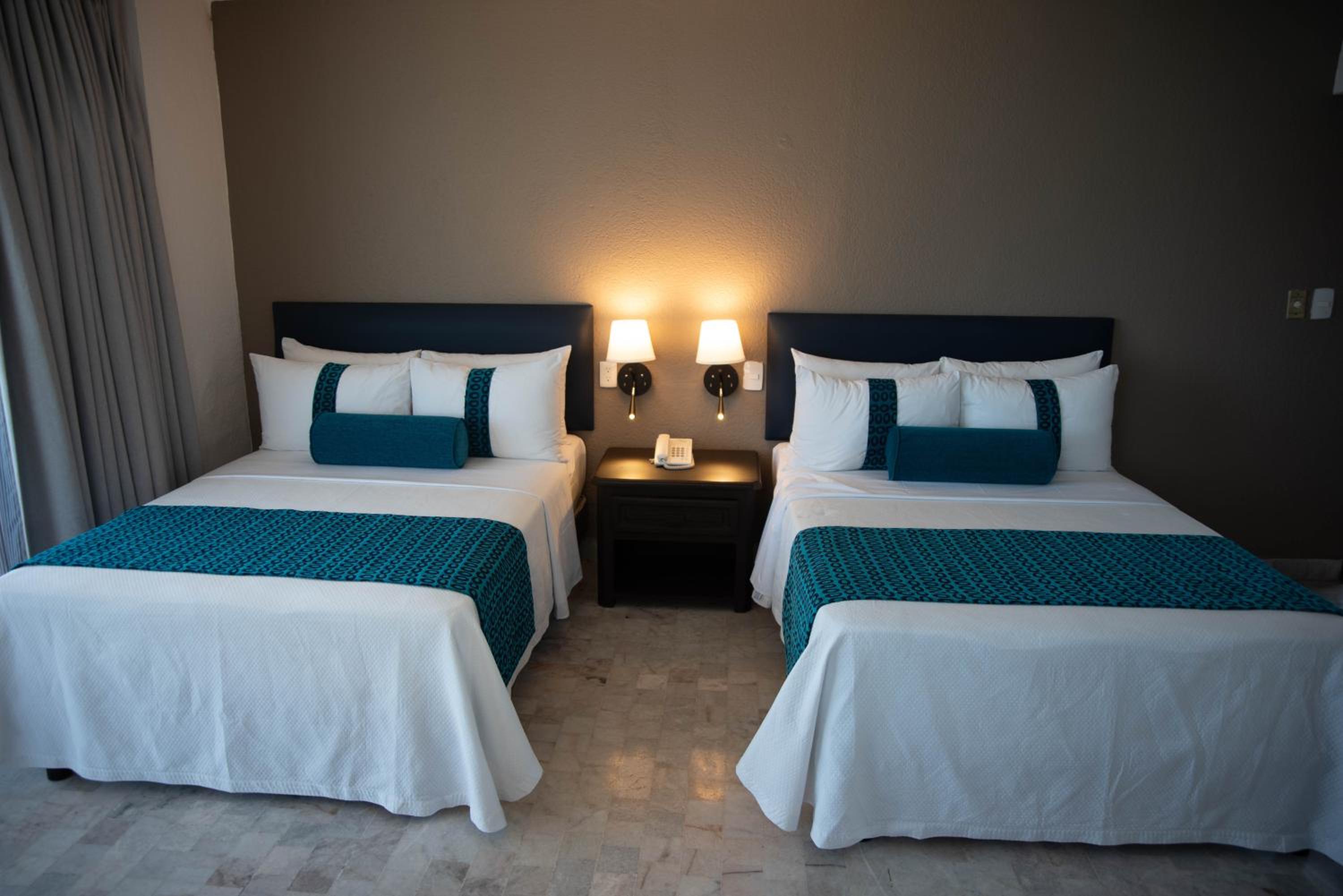 Standard Double Room with Two Double Beds - Photo 4