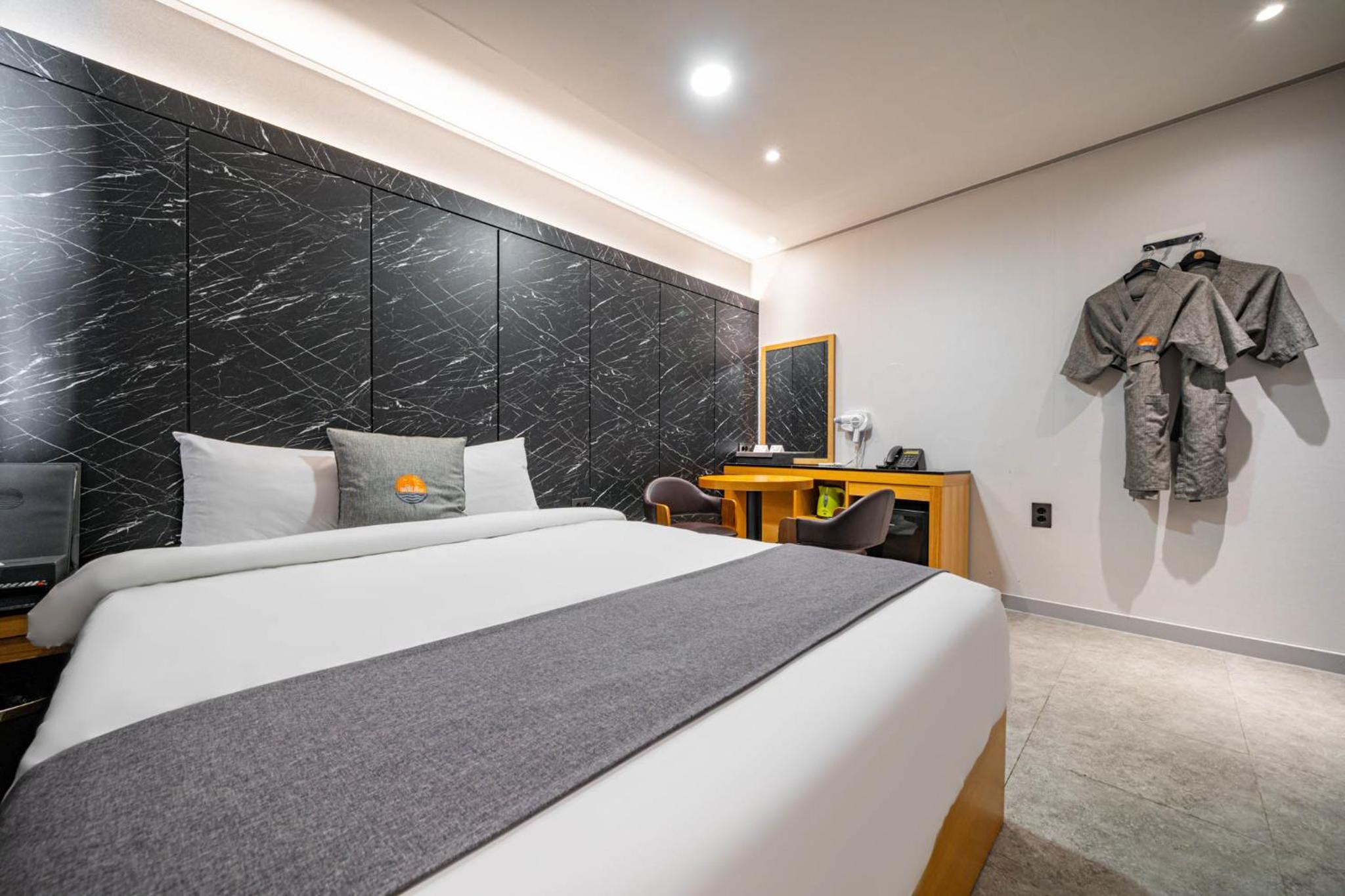 Standard Harbor Double Room - Photo 5