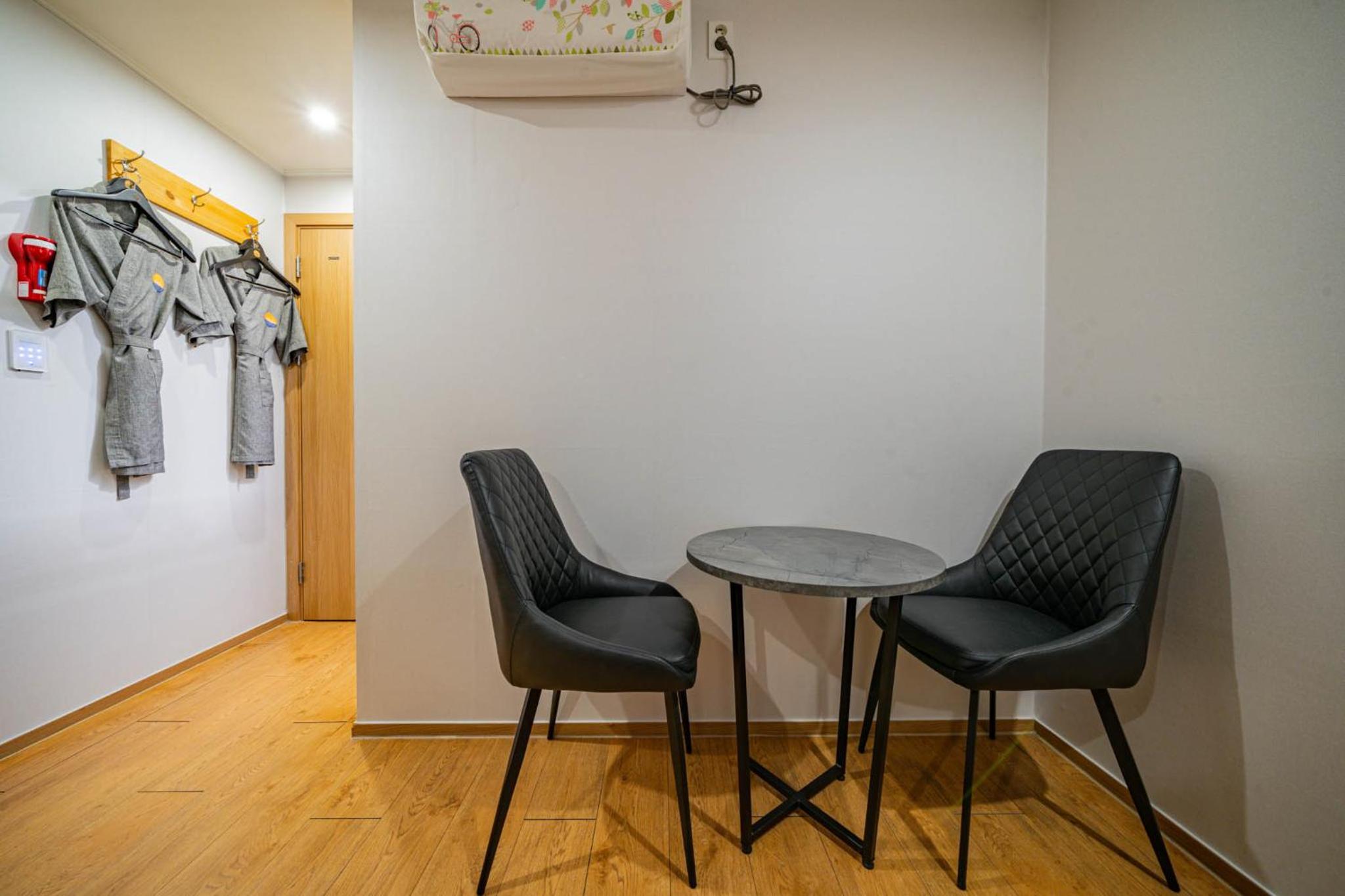 Standard Double with bathtub for one person - Photo 3