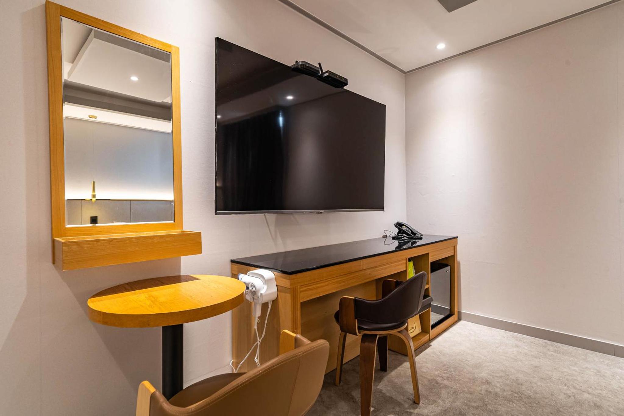 Standard Twin Room - Photo 4