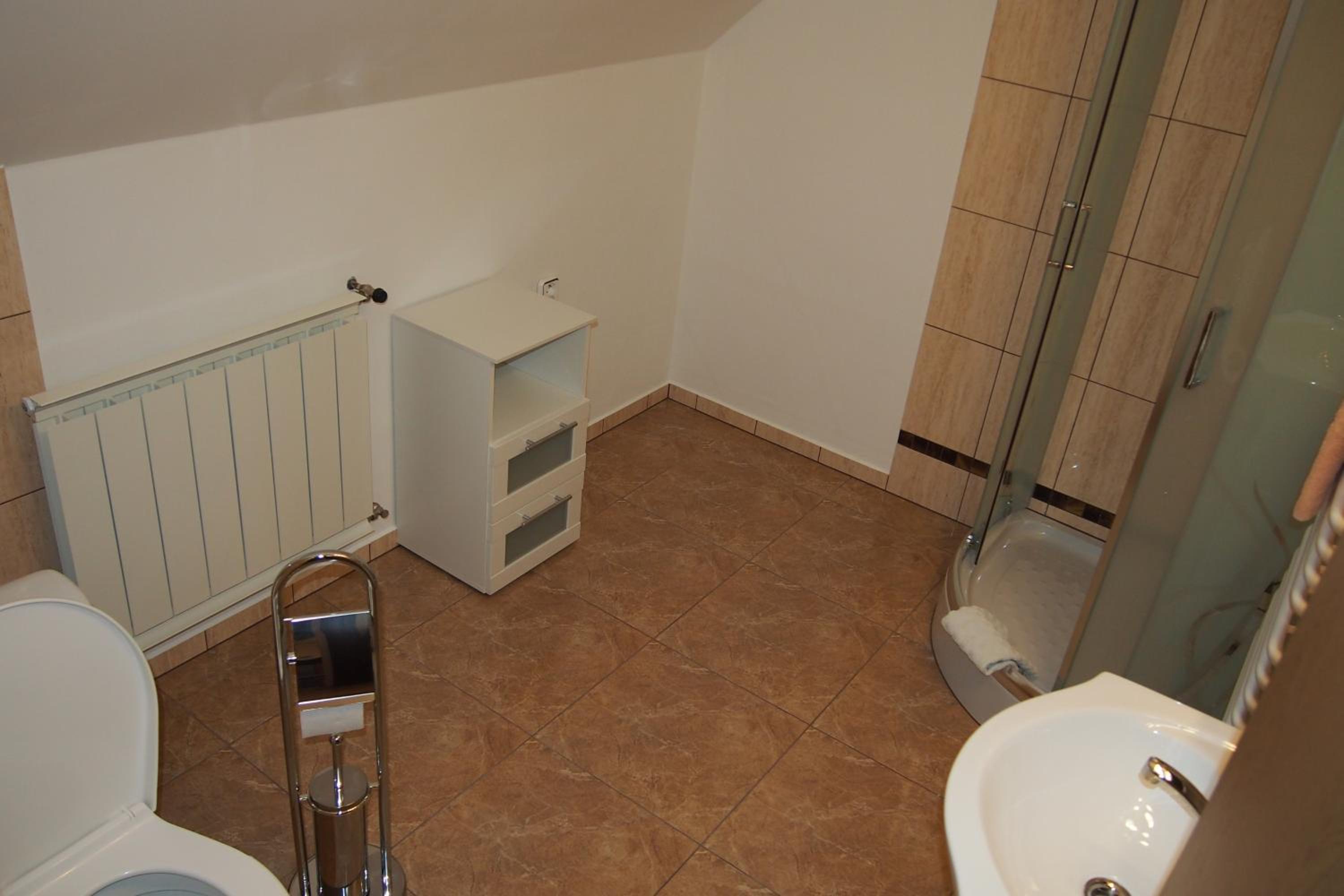 Triple Room with Balcony - Photo 8
