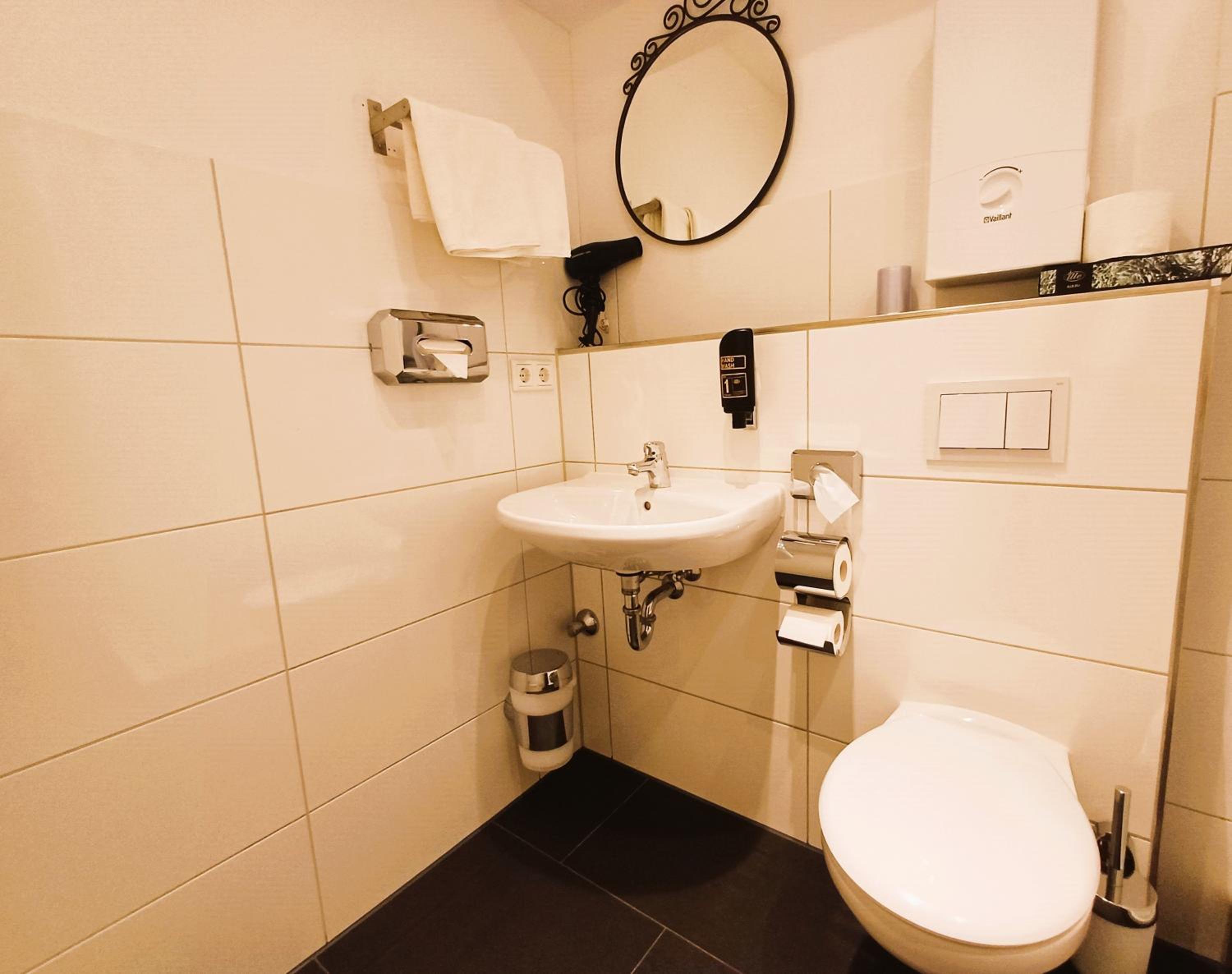 Double Room - Photo 5