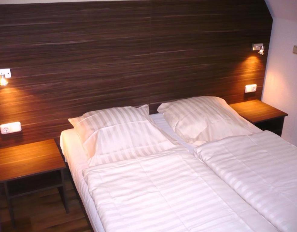 Double Room - Photo 4