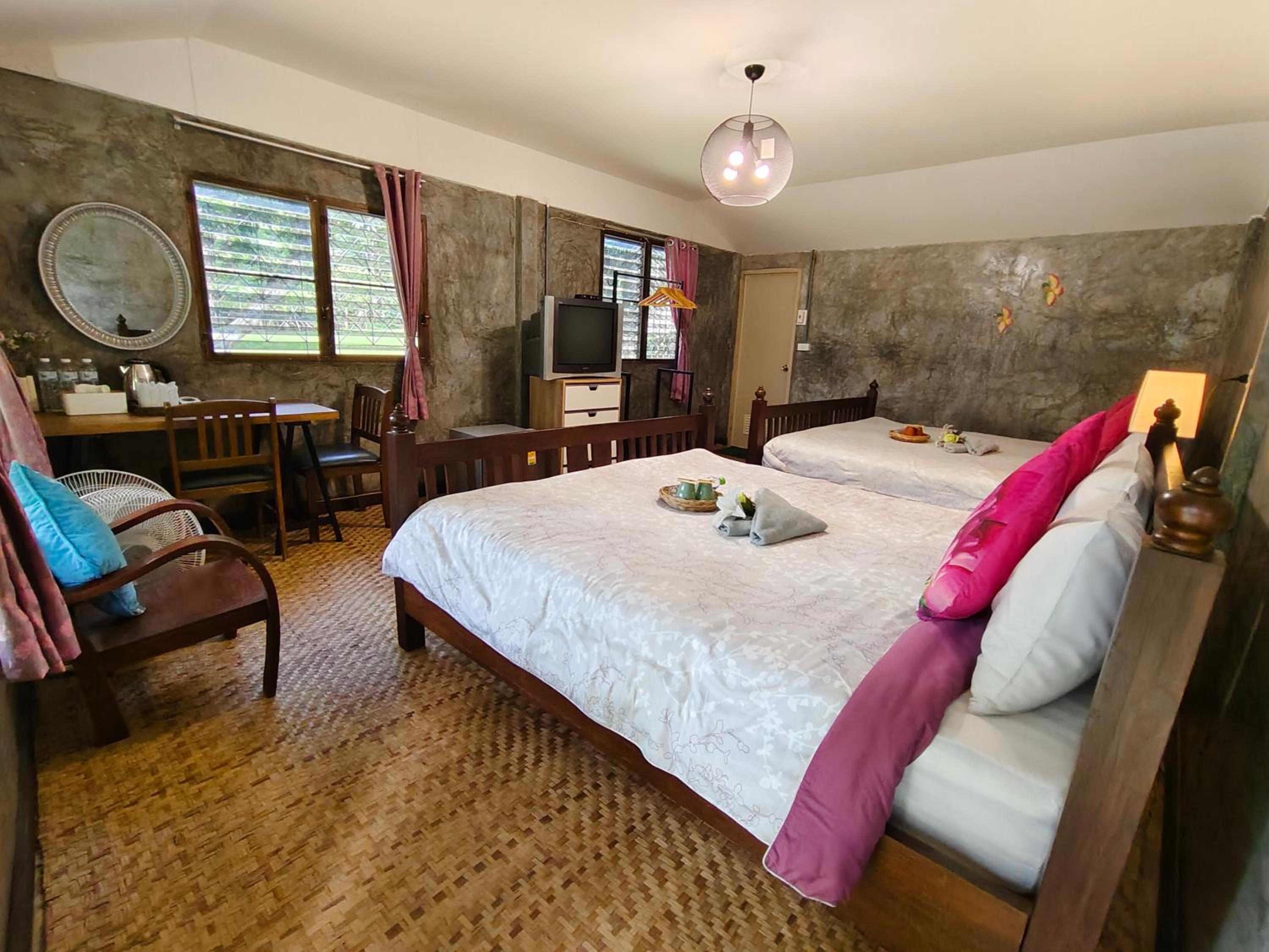 Quadruple Room with Private Bathroom photo 1