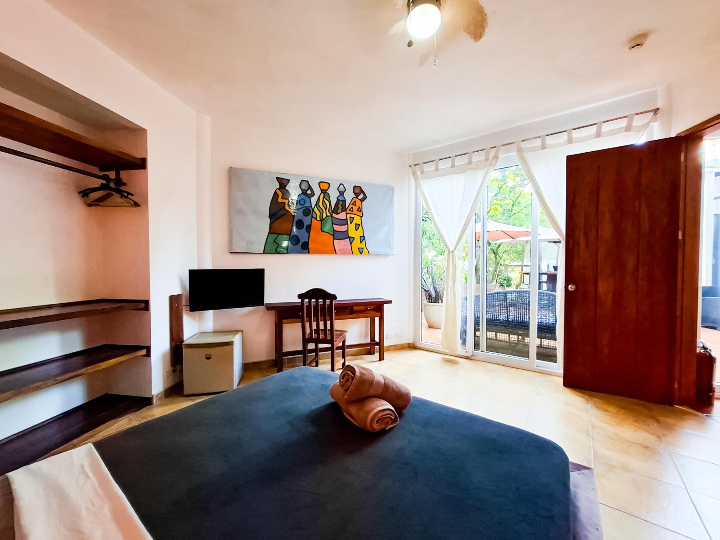 Deluxe Queen Room - Photo 3