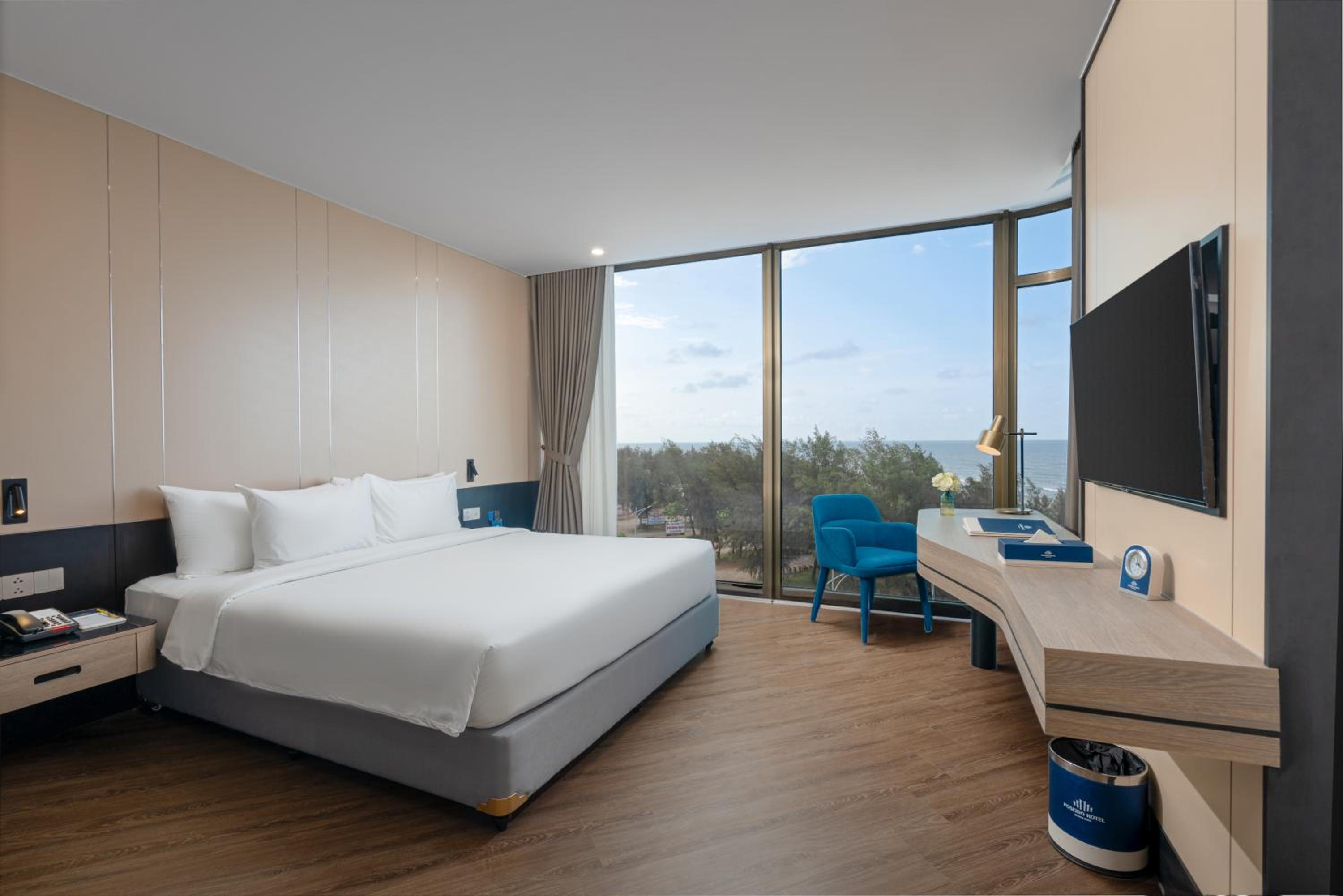 Apartment with Balcony photo 3