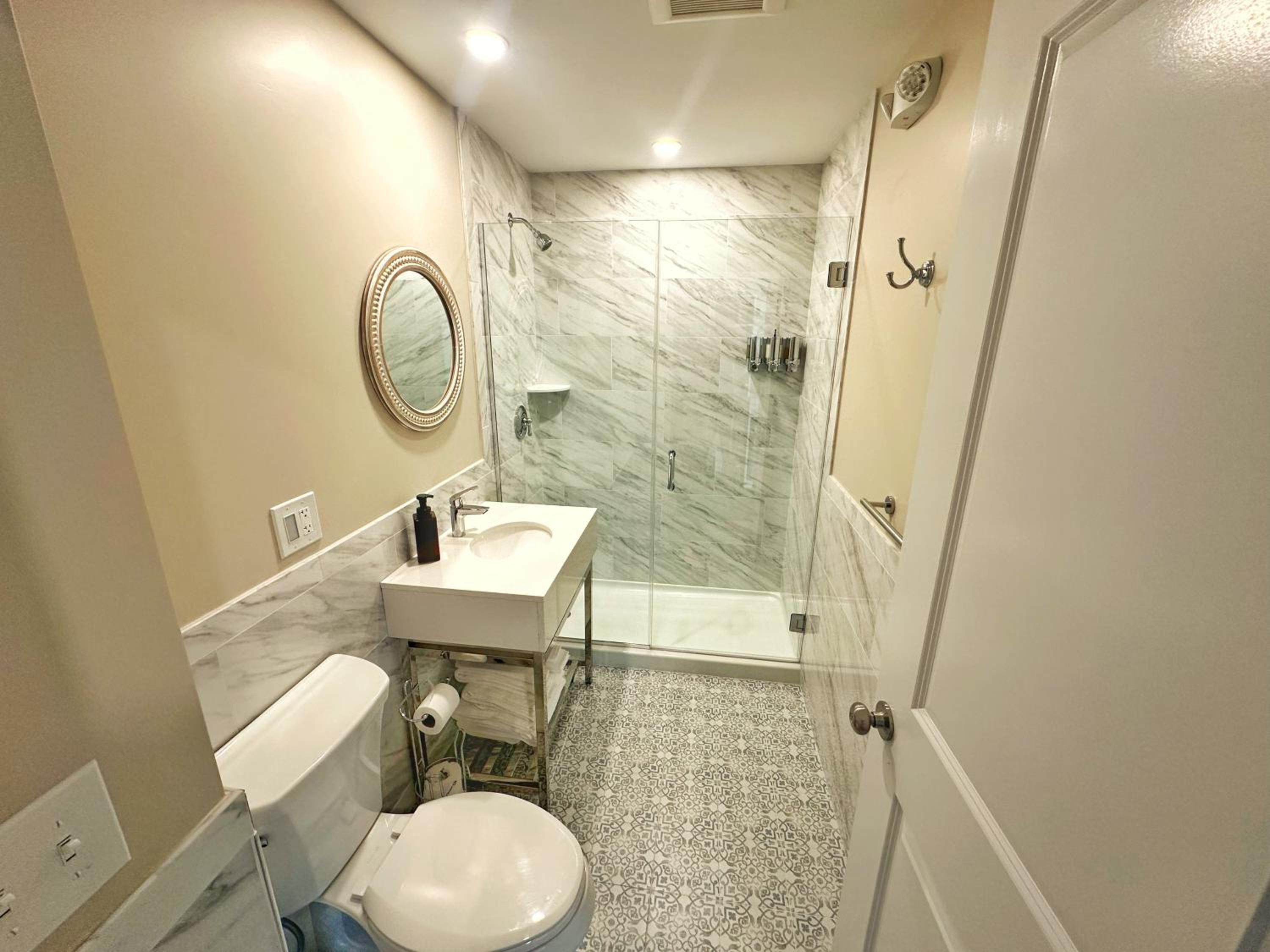 King Suite with Ocean View photo 3