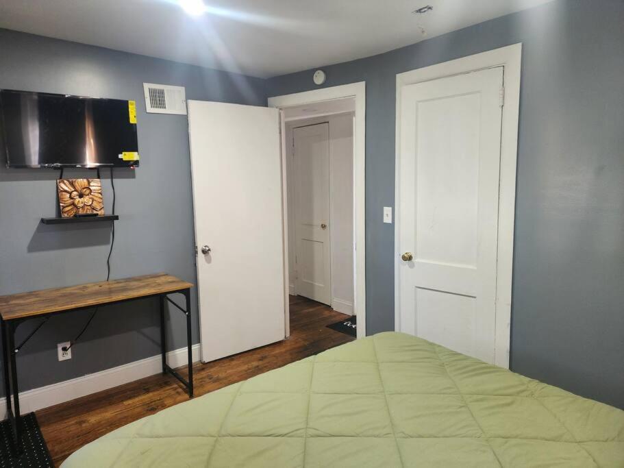 Five-Bedroom House photo 2