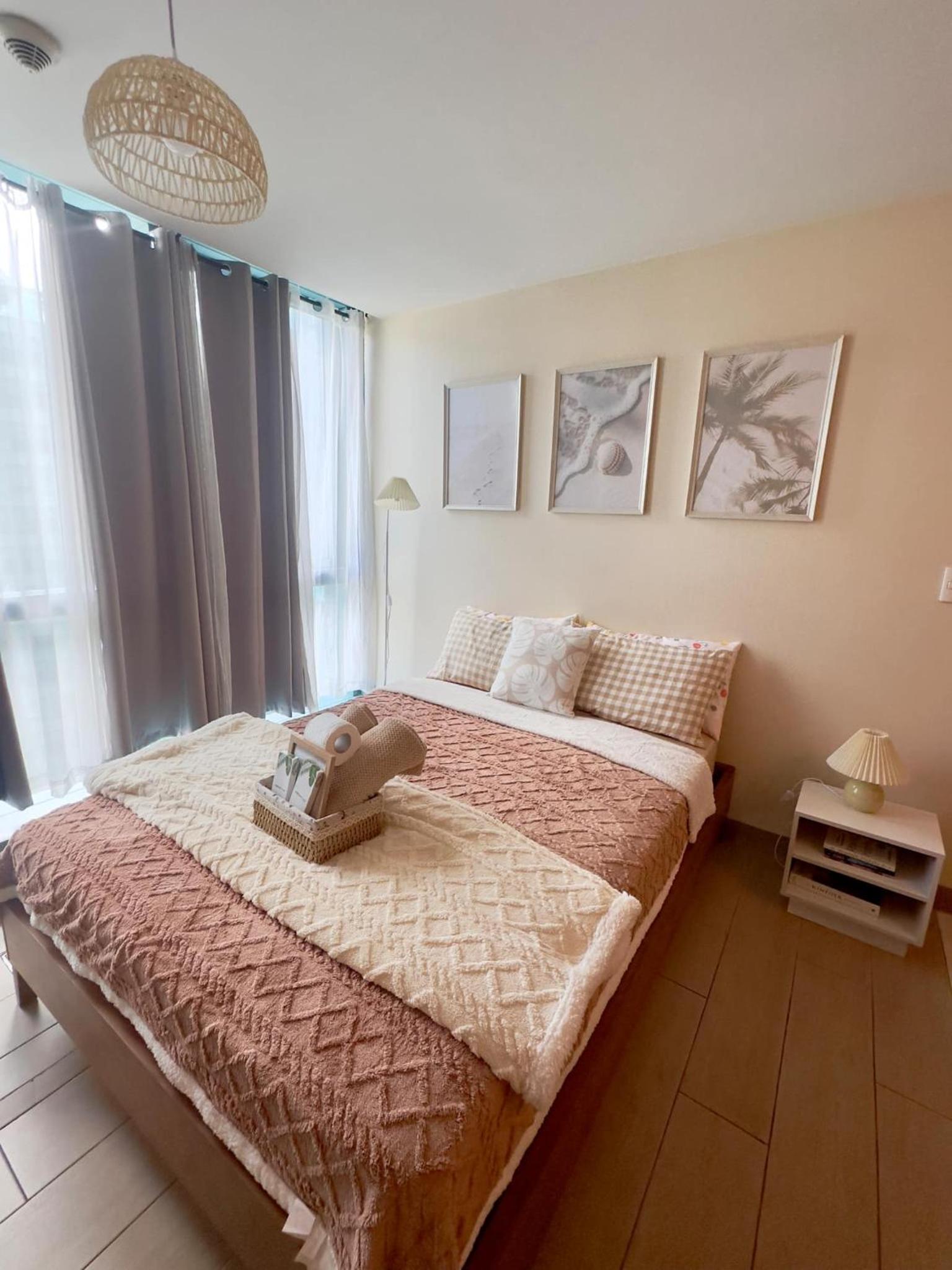 One-Bedroom Apartment with City View