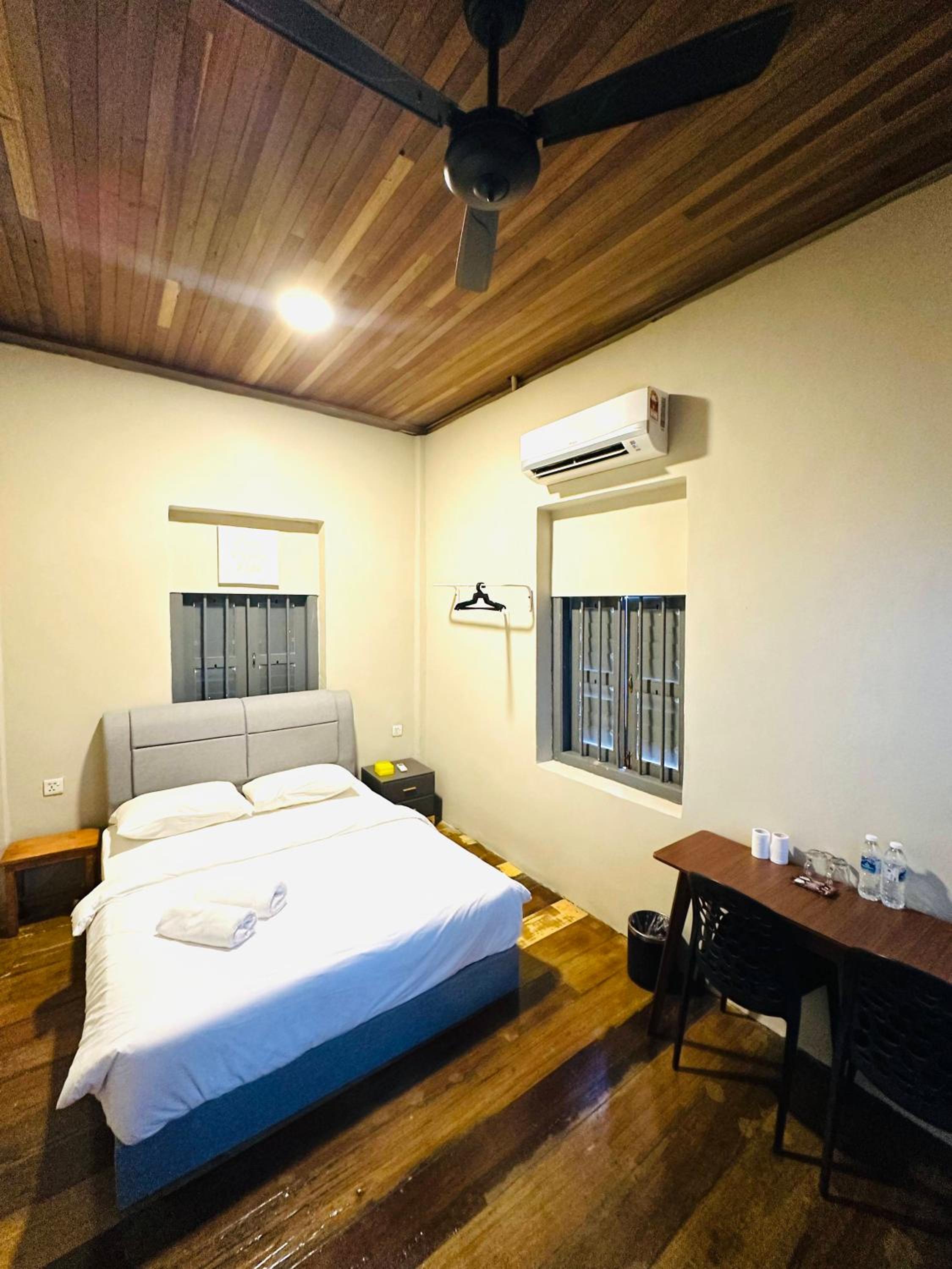 Budget Double Room - Photo 6