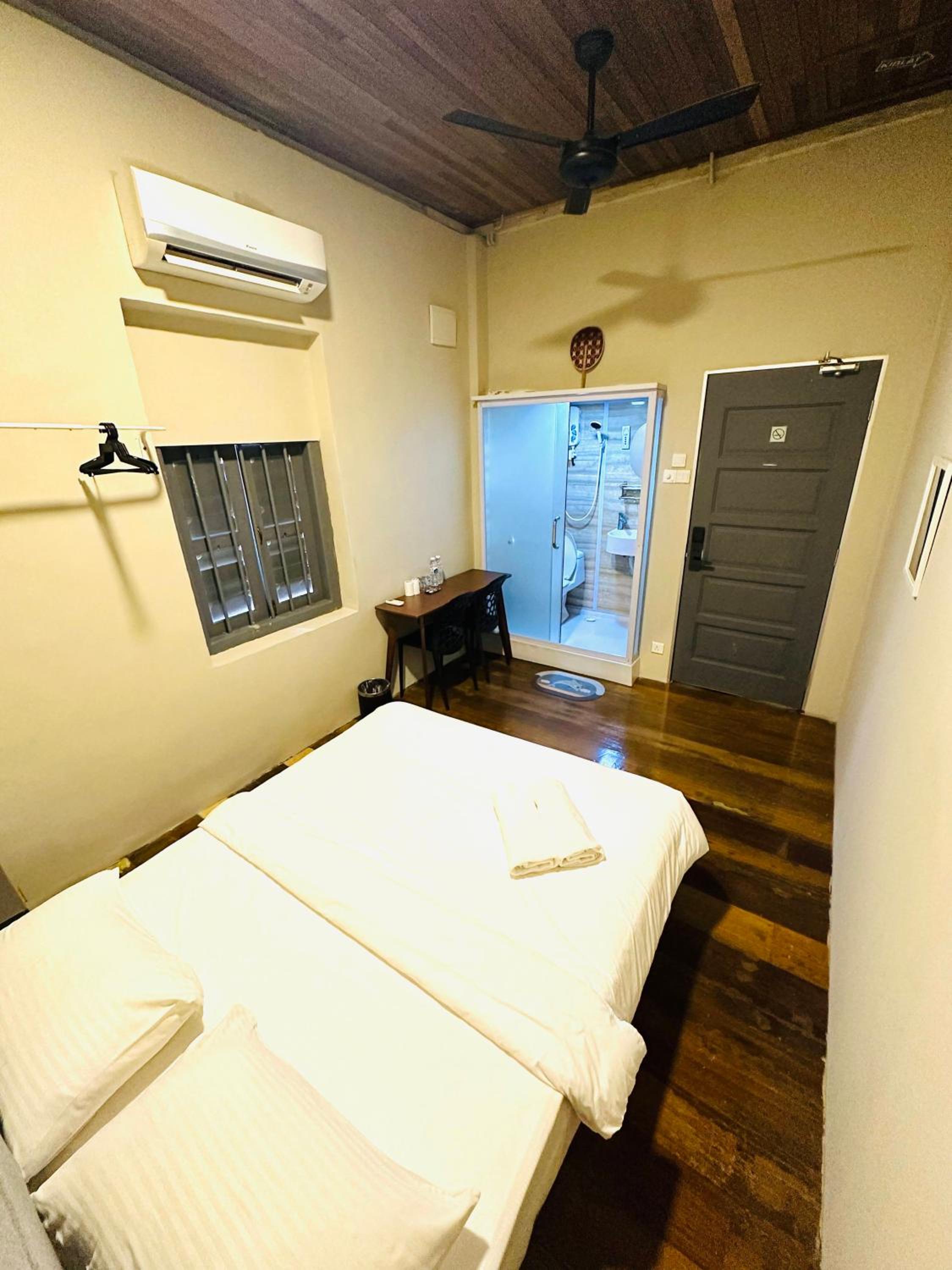 Budget Double Room - Photo 5