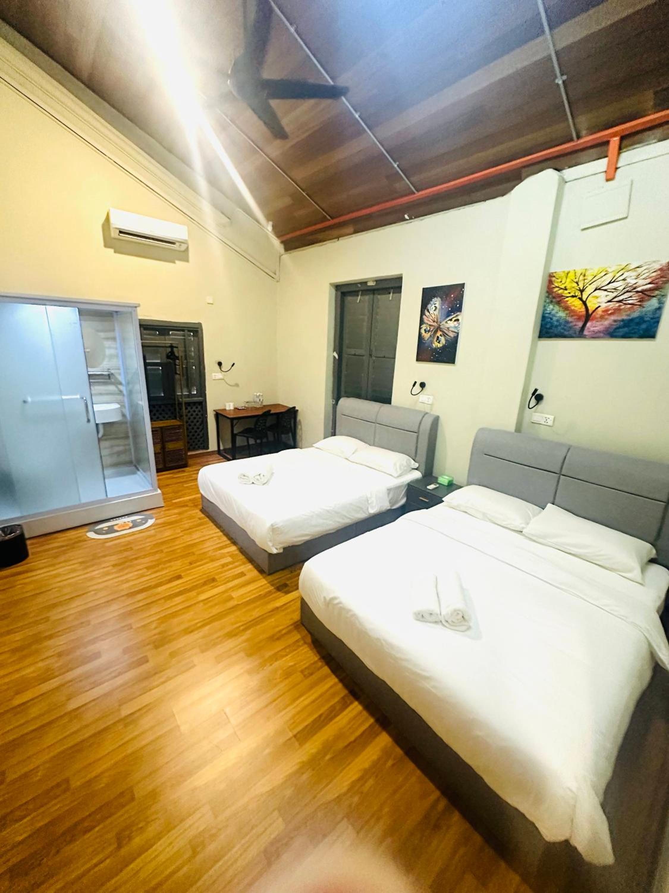 Economy Quadruple Room - Photo 3