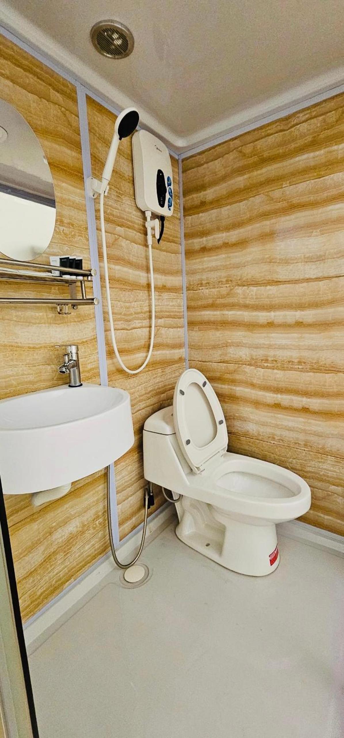 Economy Triple Room - Photo 4