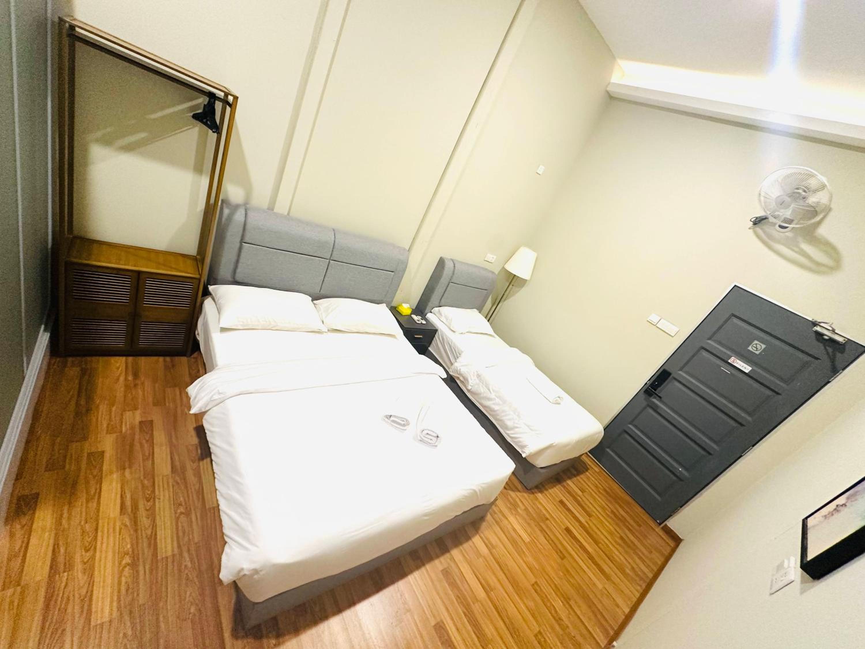 Economy Triple Room - Photo 1