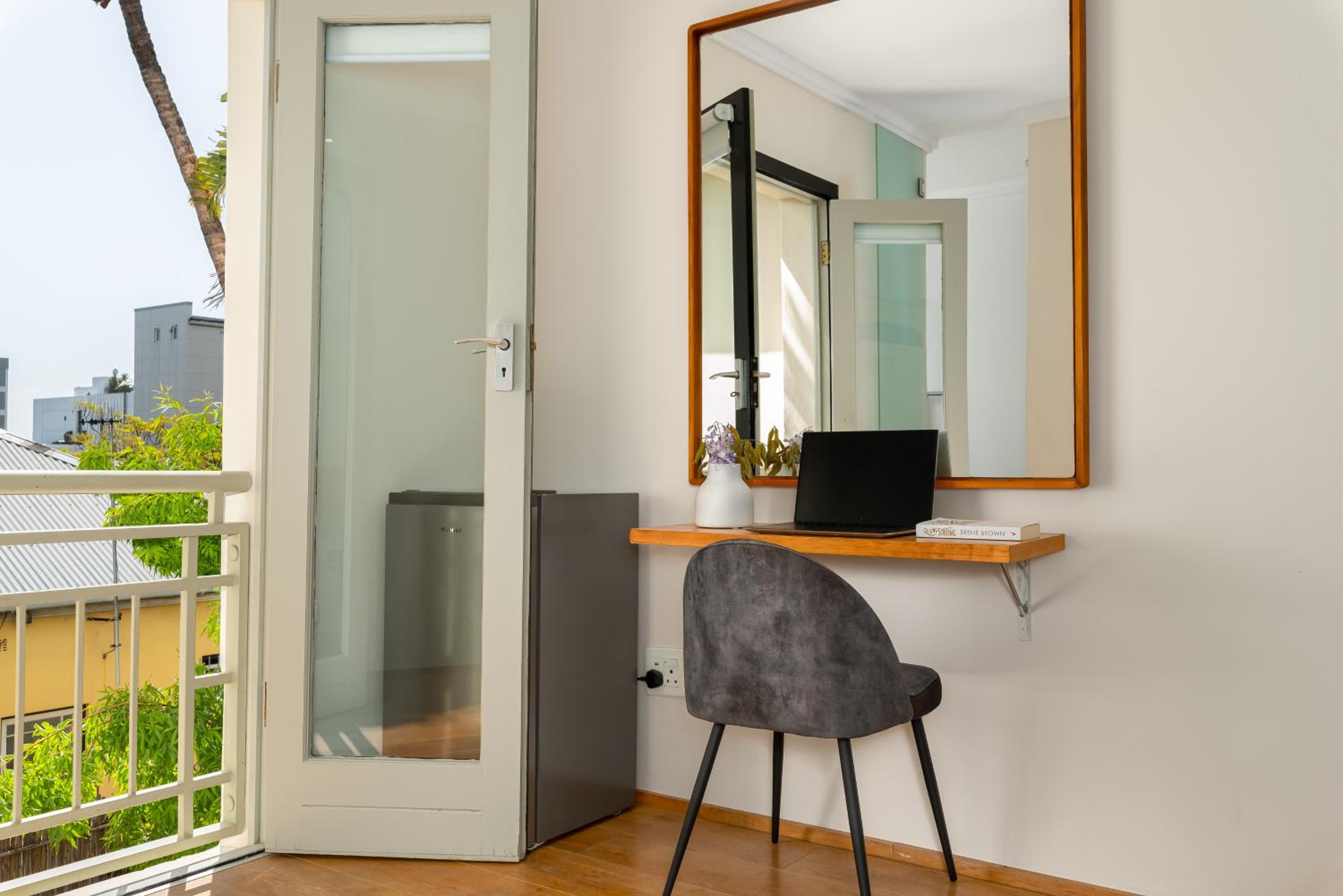 Standard Queen Room - Photo 13