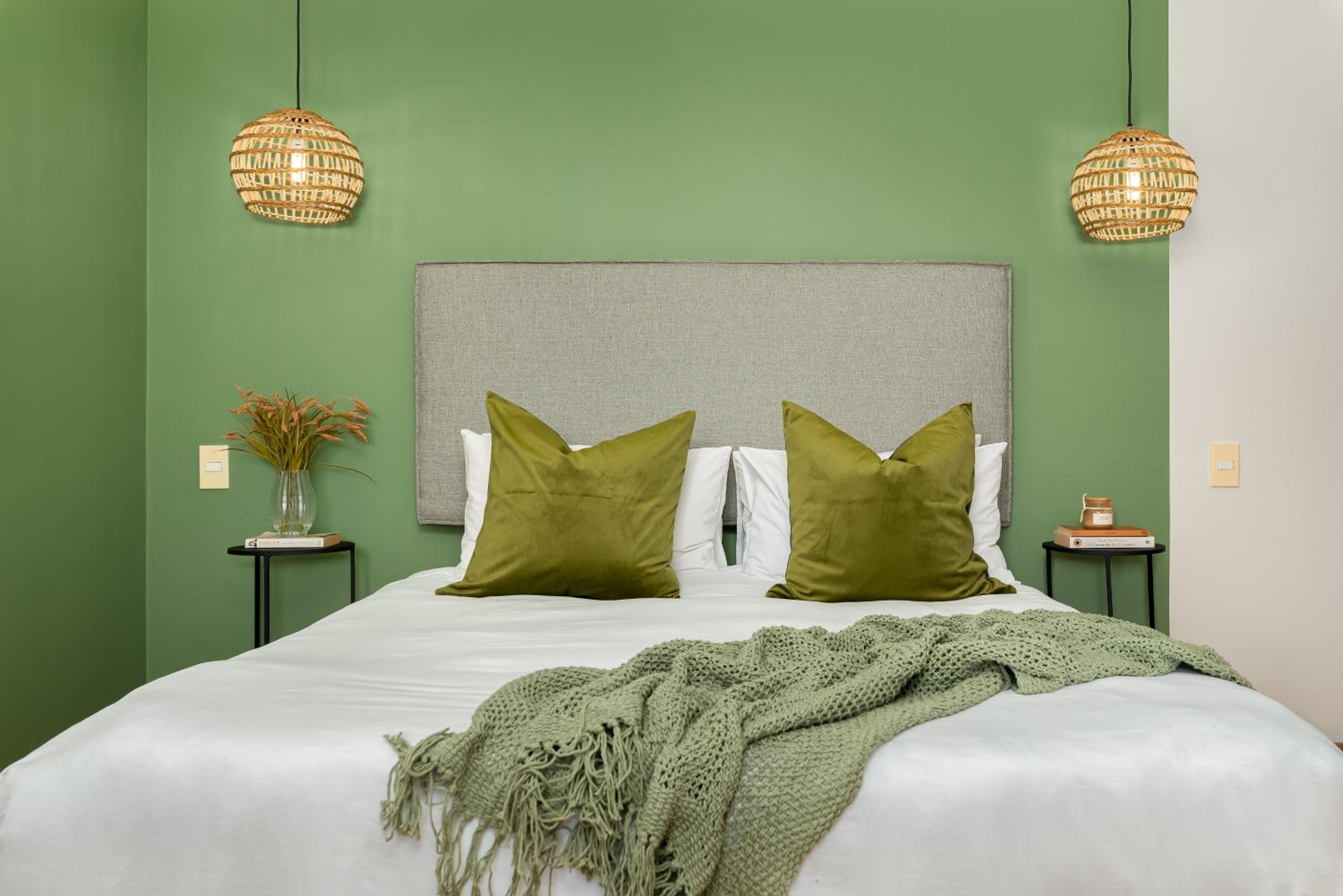 Standard Queen Room - Photo 7