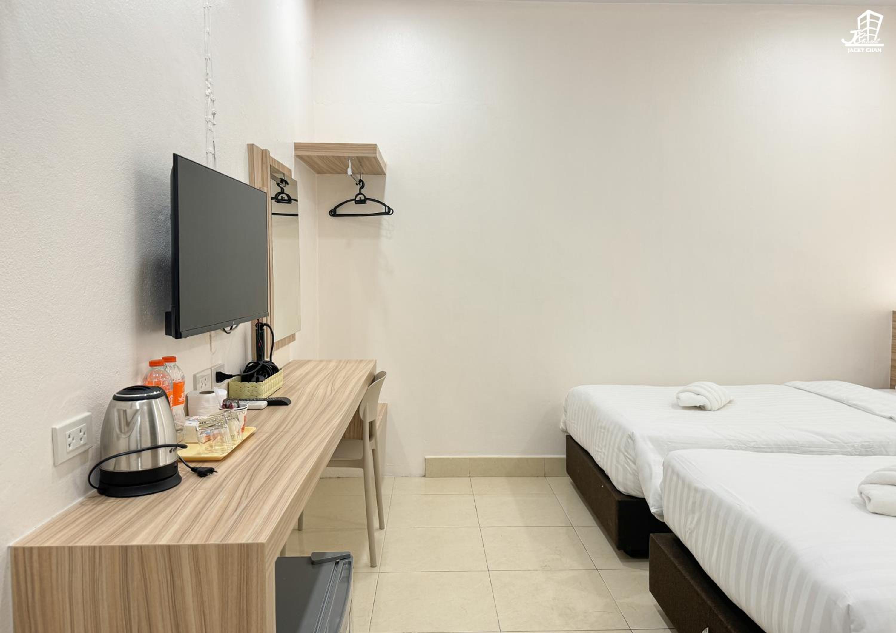 Deluxe Twin Room - Photo 12