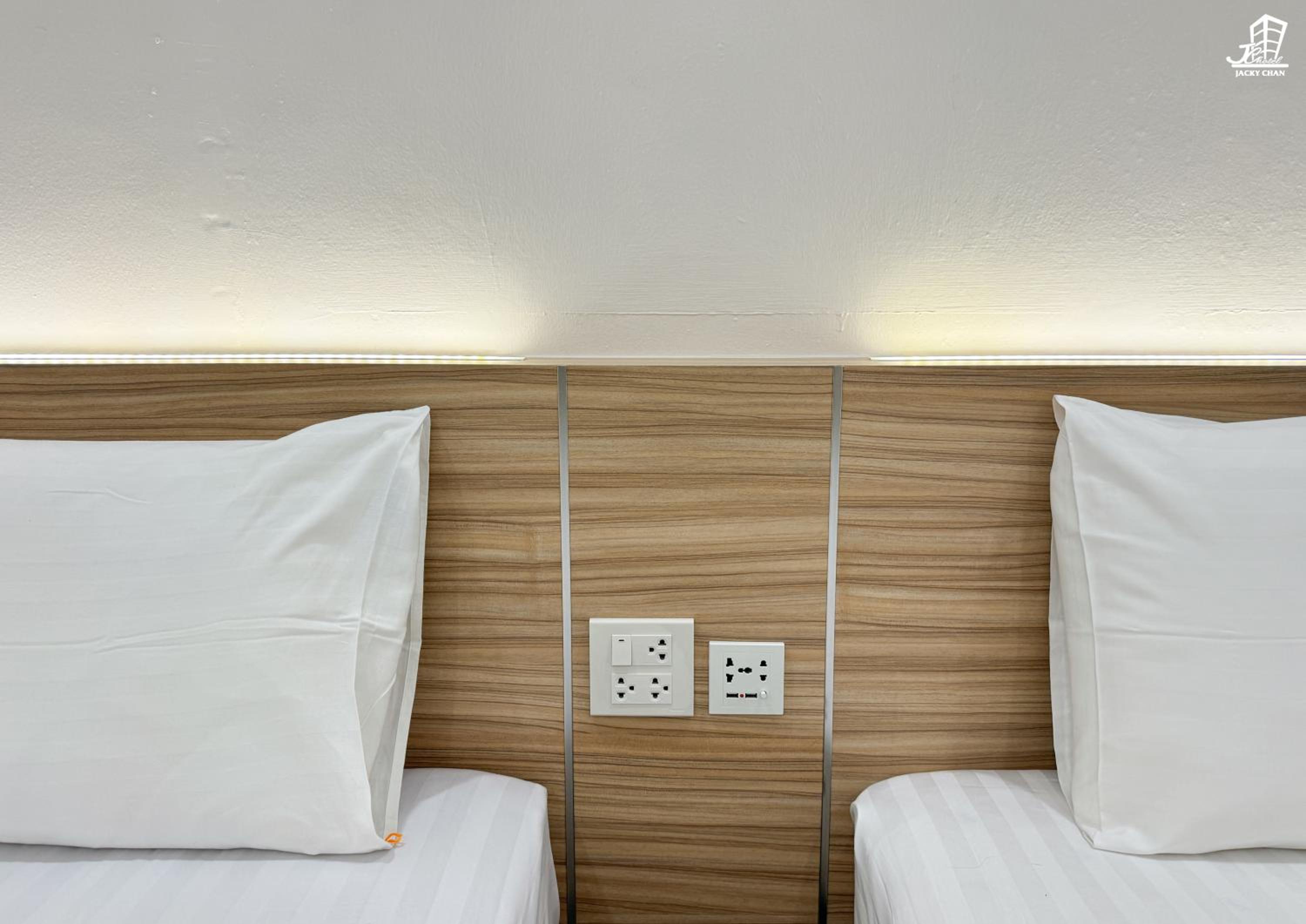 Deluxe Twin Room - Photo 7